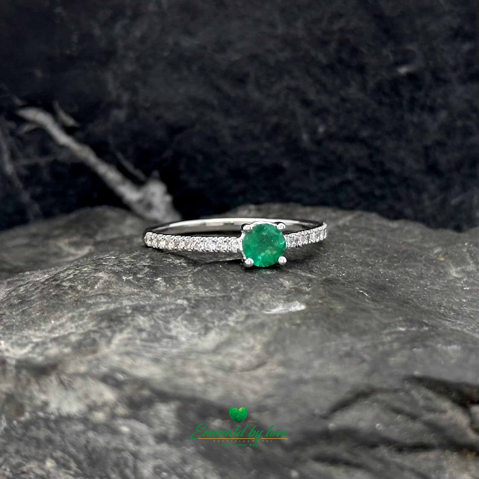 Round Colombian Emerald Solitaire Ring in 18K White Gold with Diamond-Set Band