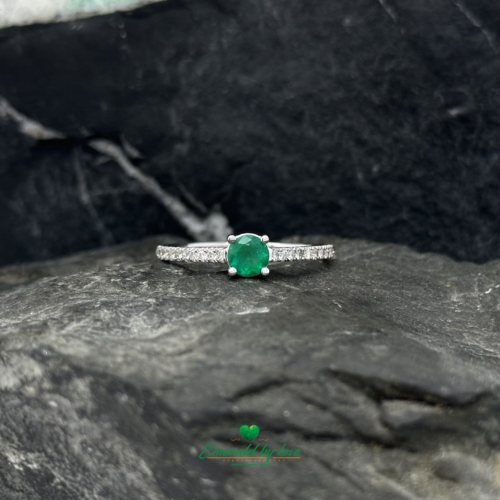 Round Colombian Emerald Solitaire Ring in 18K White Gold with Diamond-Set Band