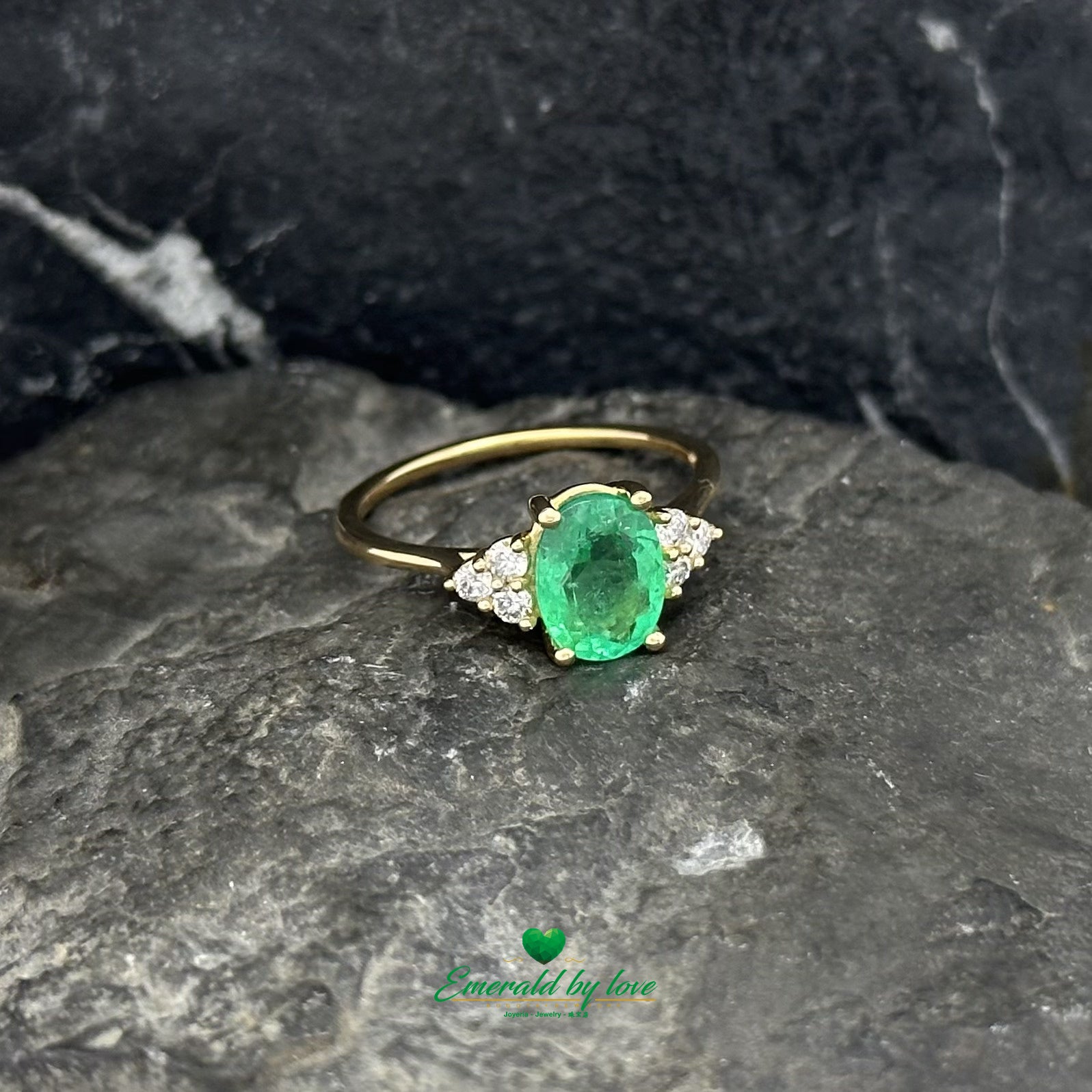 Verde Brilliance – Oval Colombian Emerald Ring Framed by Diamonds