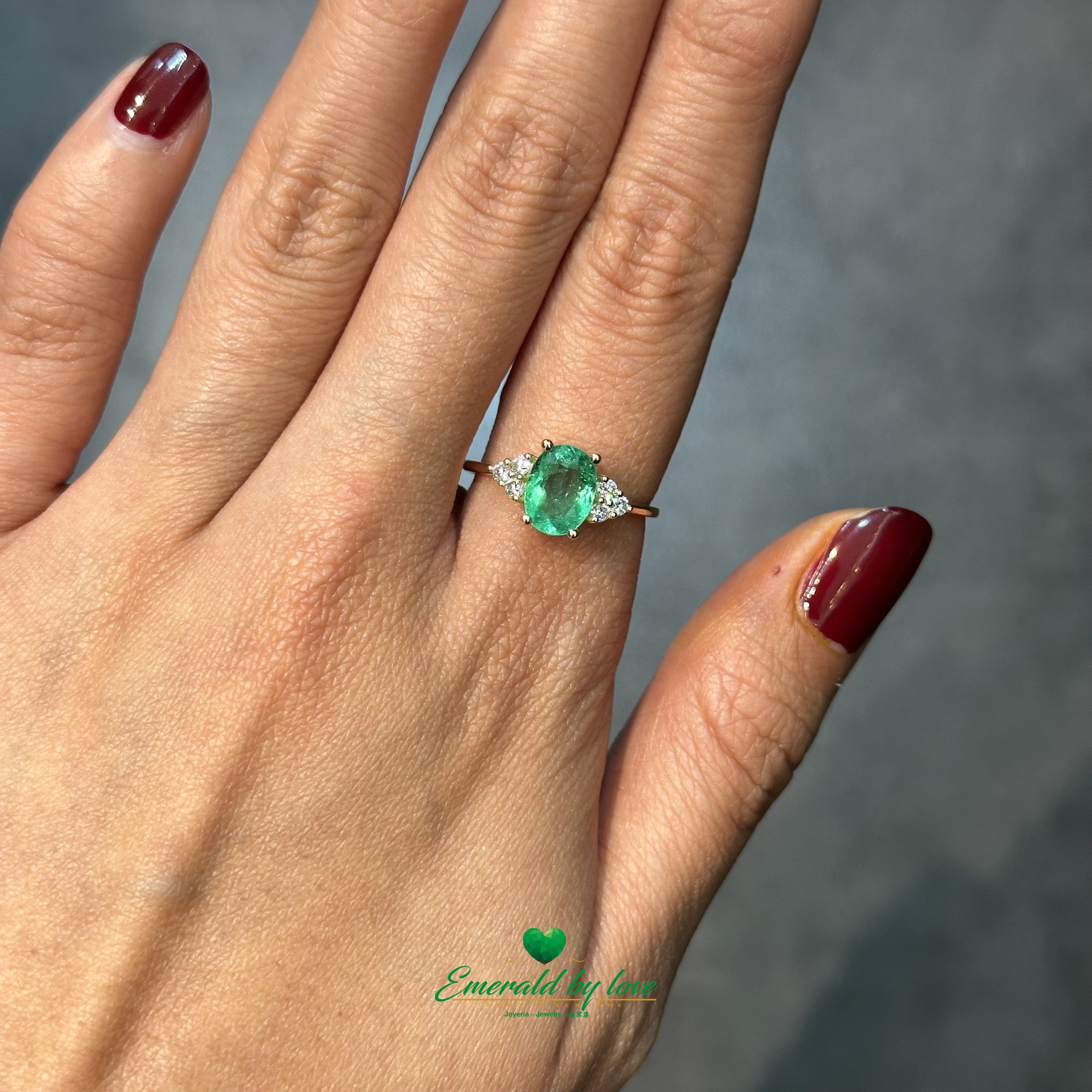 Verde Brilliance – Oval Colombian Emerald Ring Framed by Diamonds