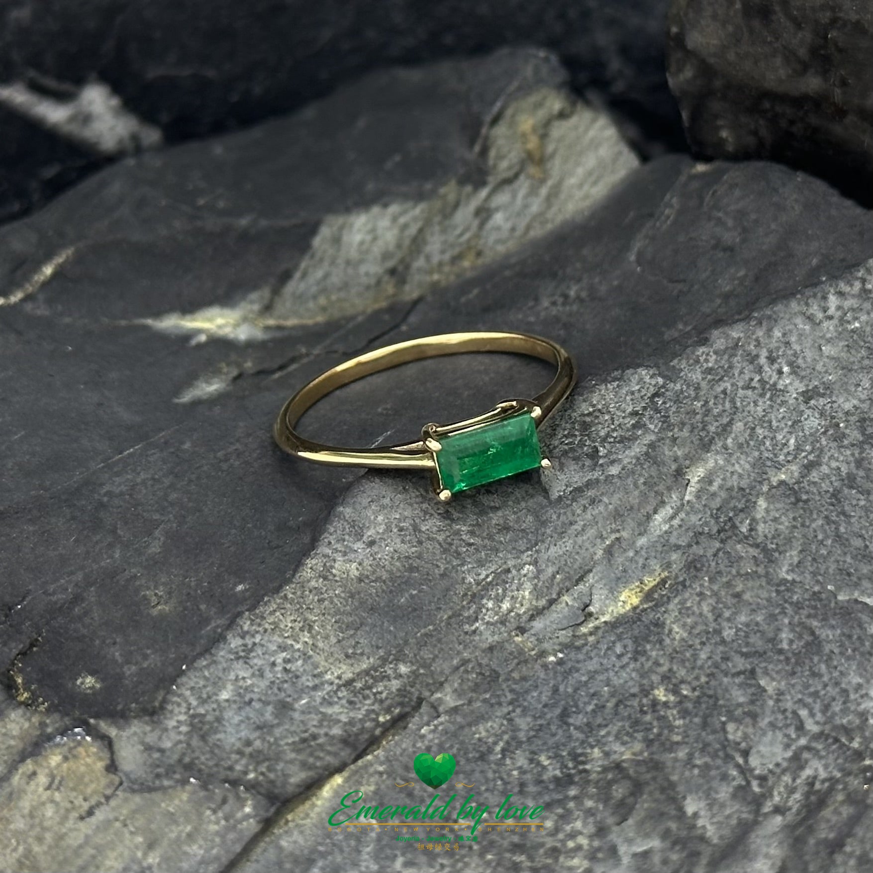 Horizontal Baguette Colombian Emerald Ring in 18K Gold
