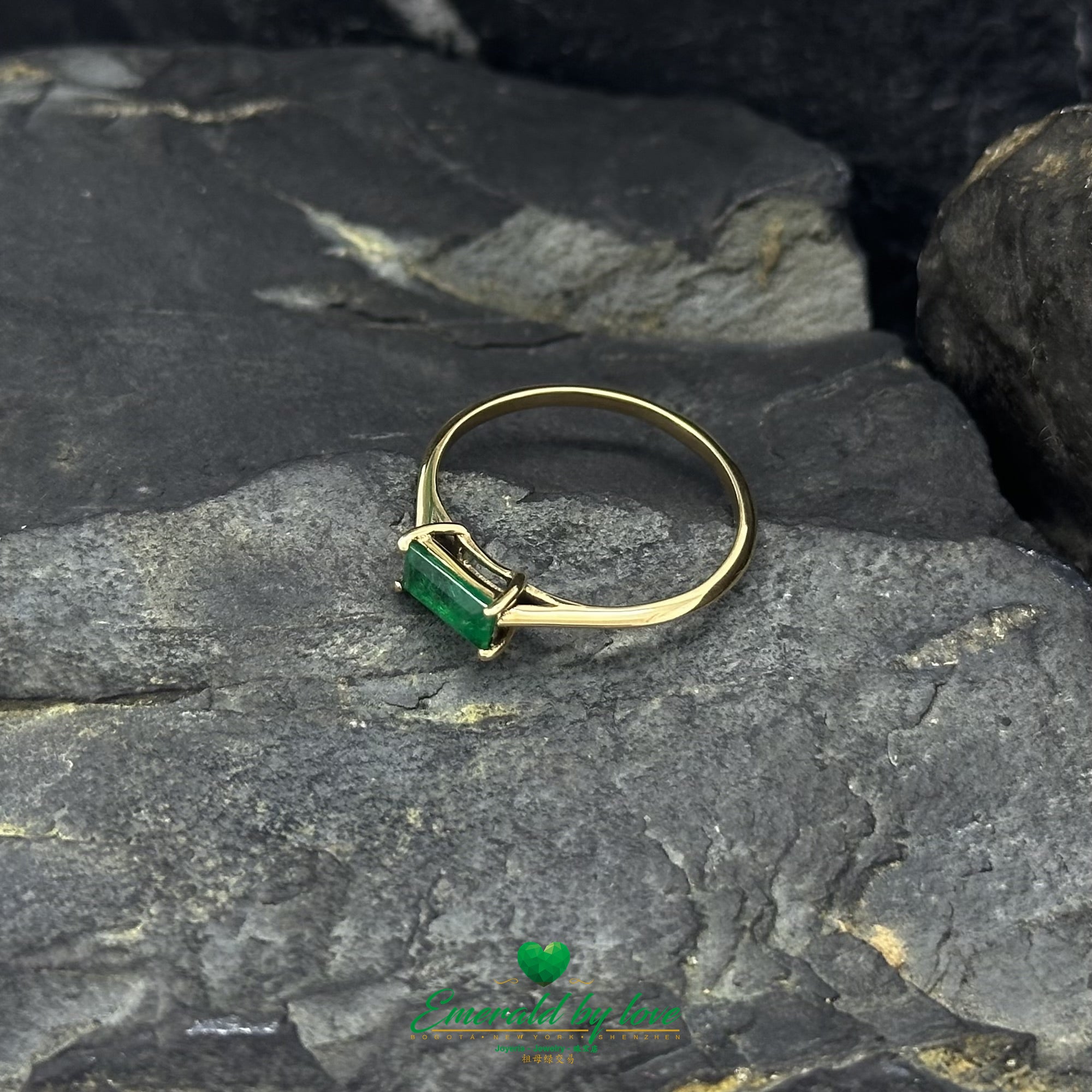 Horizontal Baguette Colombian Emerald Ring in 18K Gold