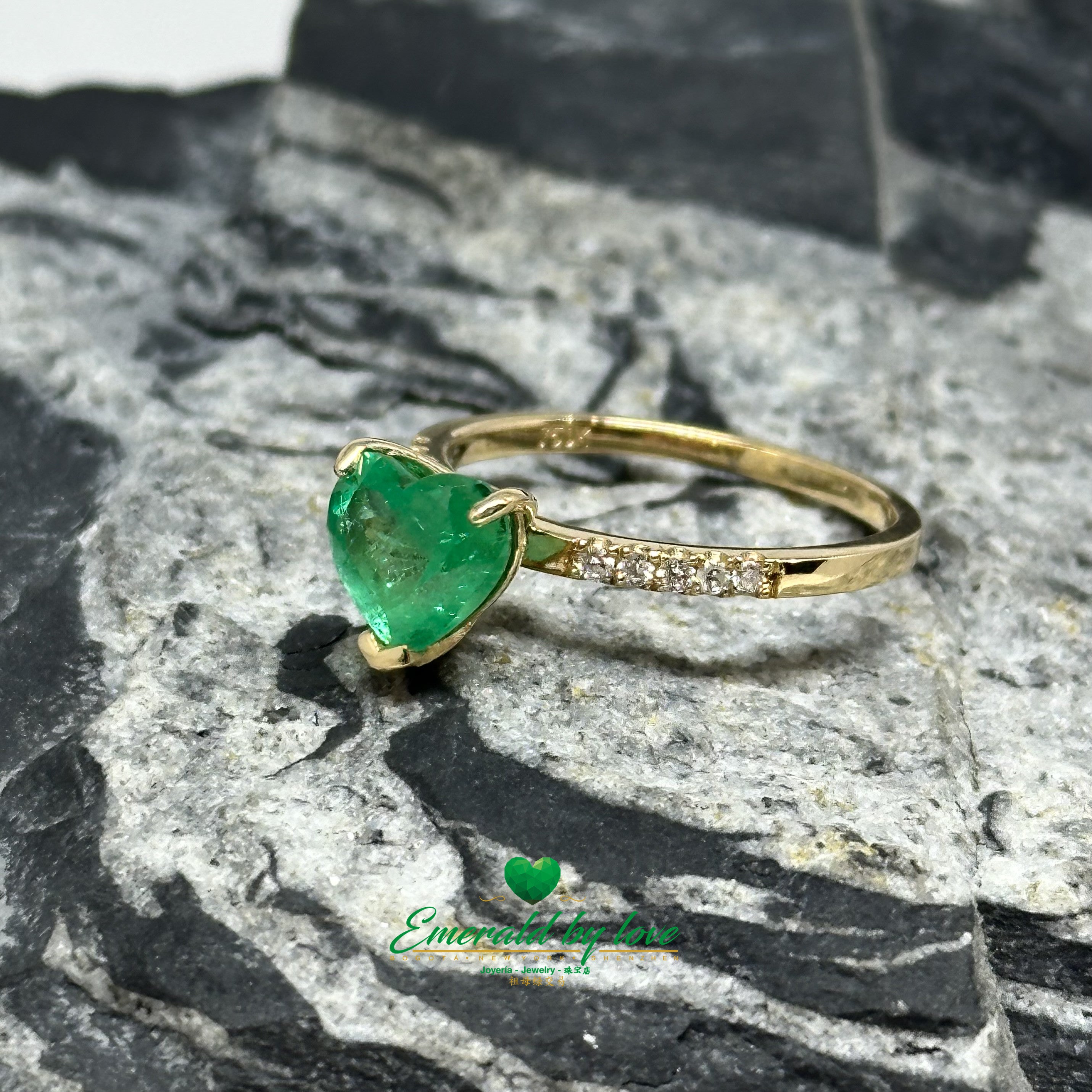 18K Yellow Gold Heart-Shaped Emerald Ring with Diamond Band