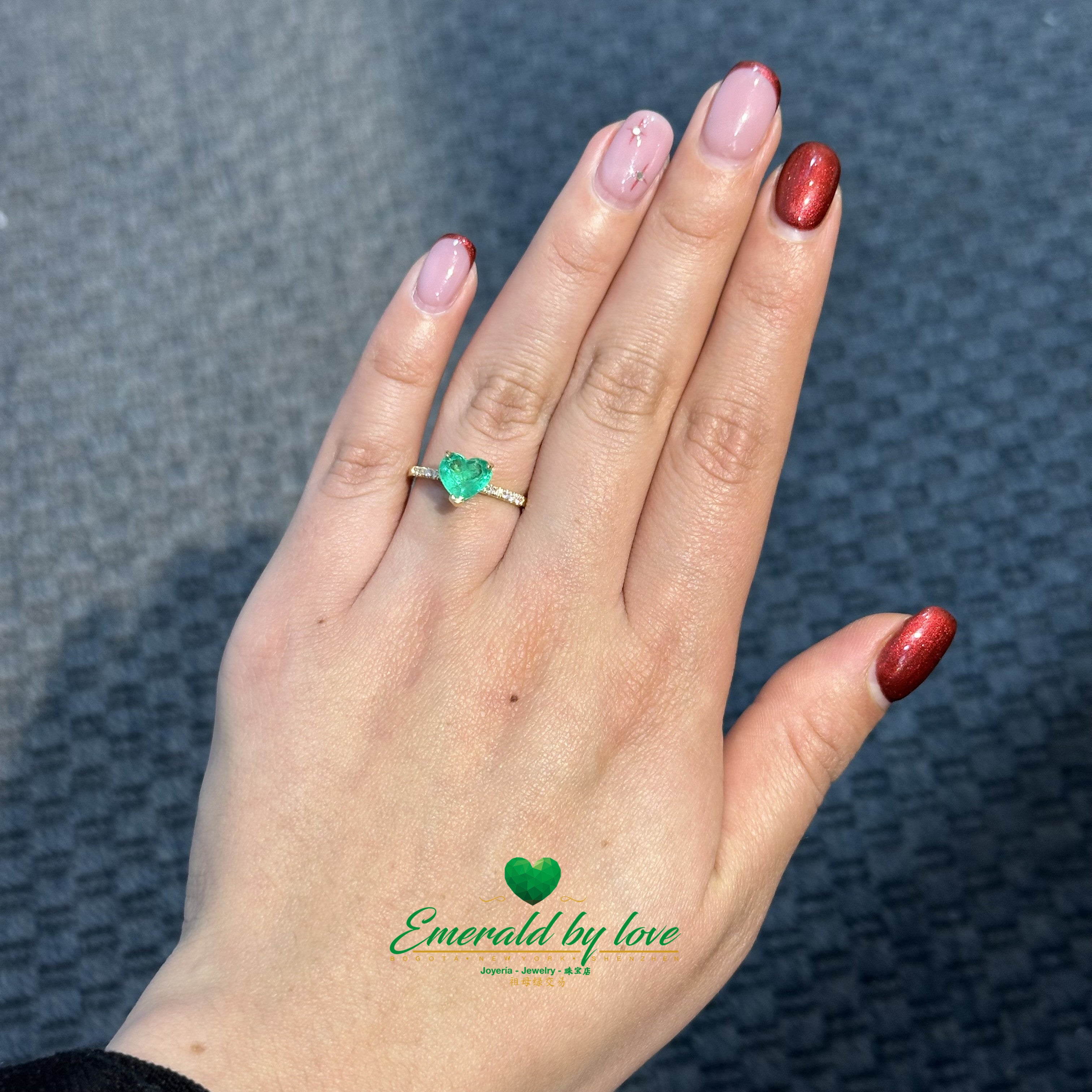 18K Yellow Gold Heart-Shaped Emerald Ring with Diamond Band