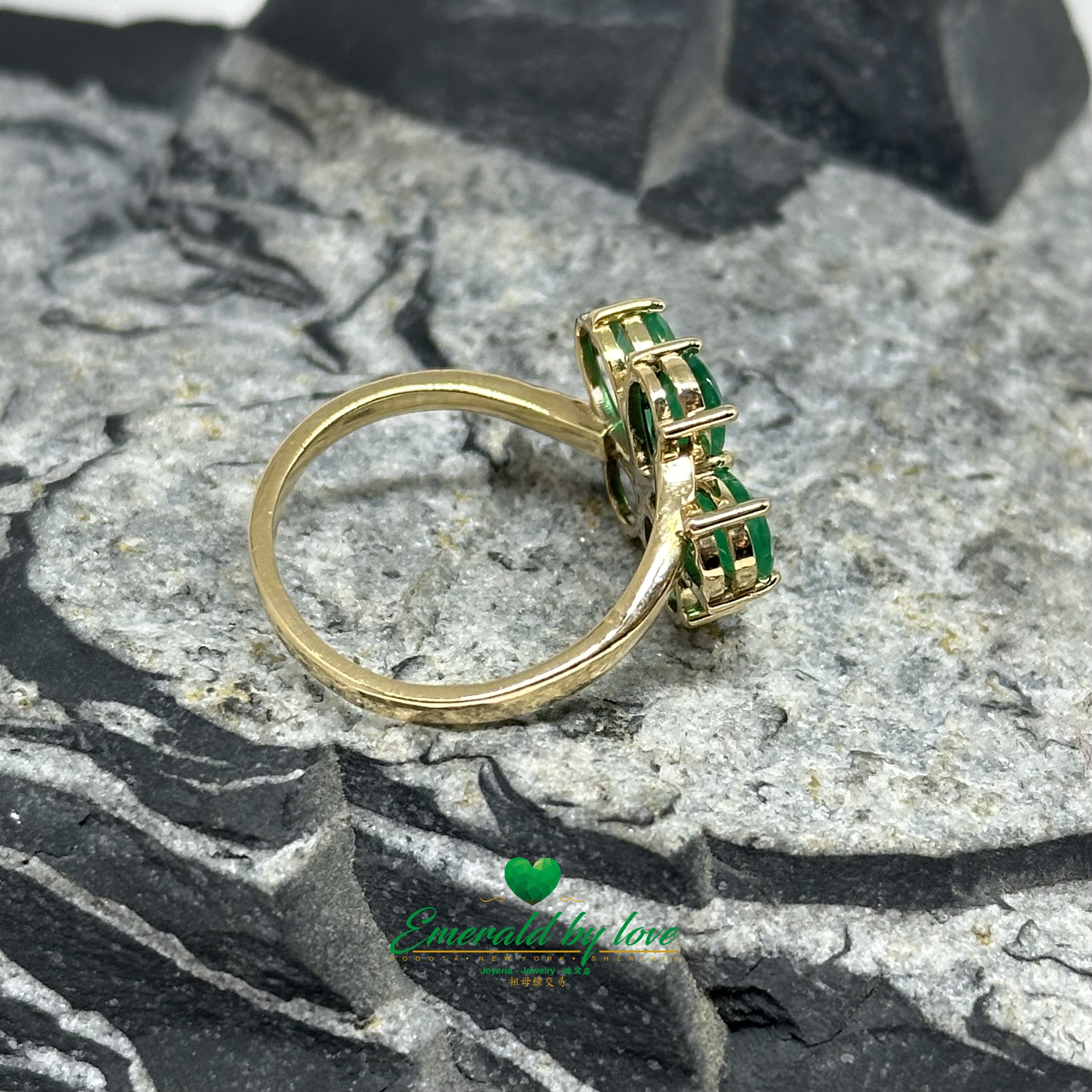 Floral Emerald Ring in 18K Yellow Gold with Pear-Shaped Petals