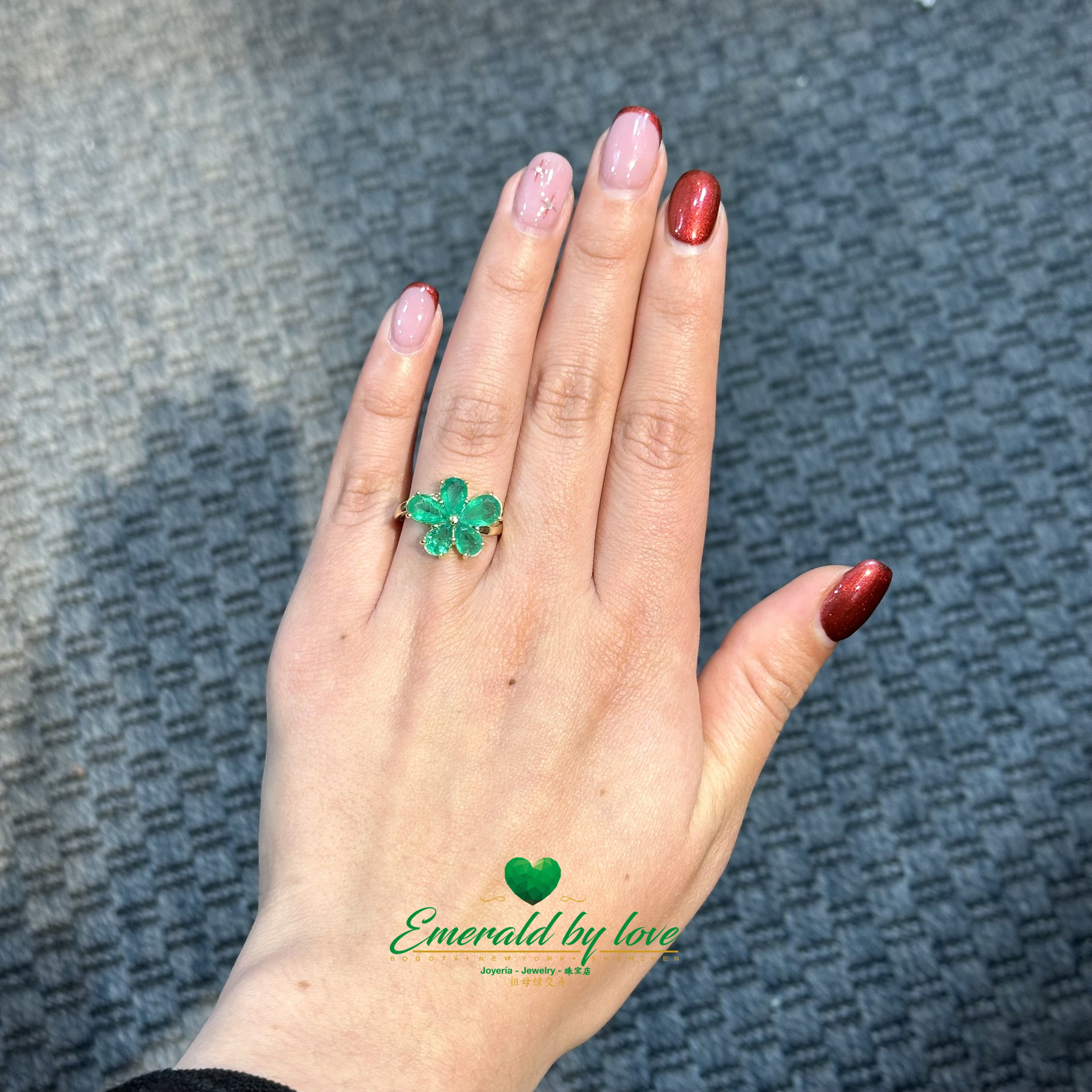 Floral Emerald Ring in 18K Yellow Gold with Pear-Shaped Petals