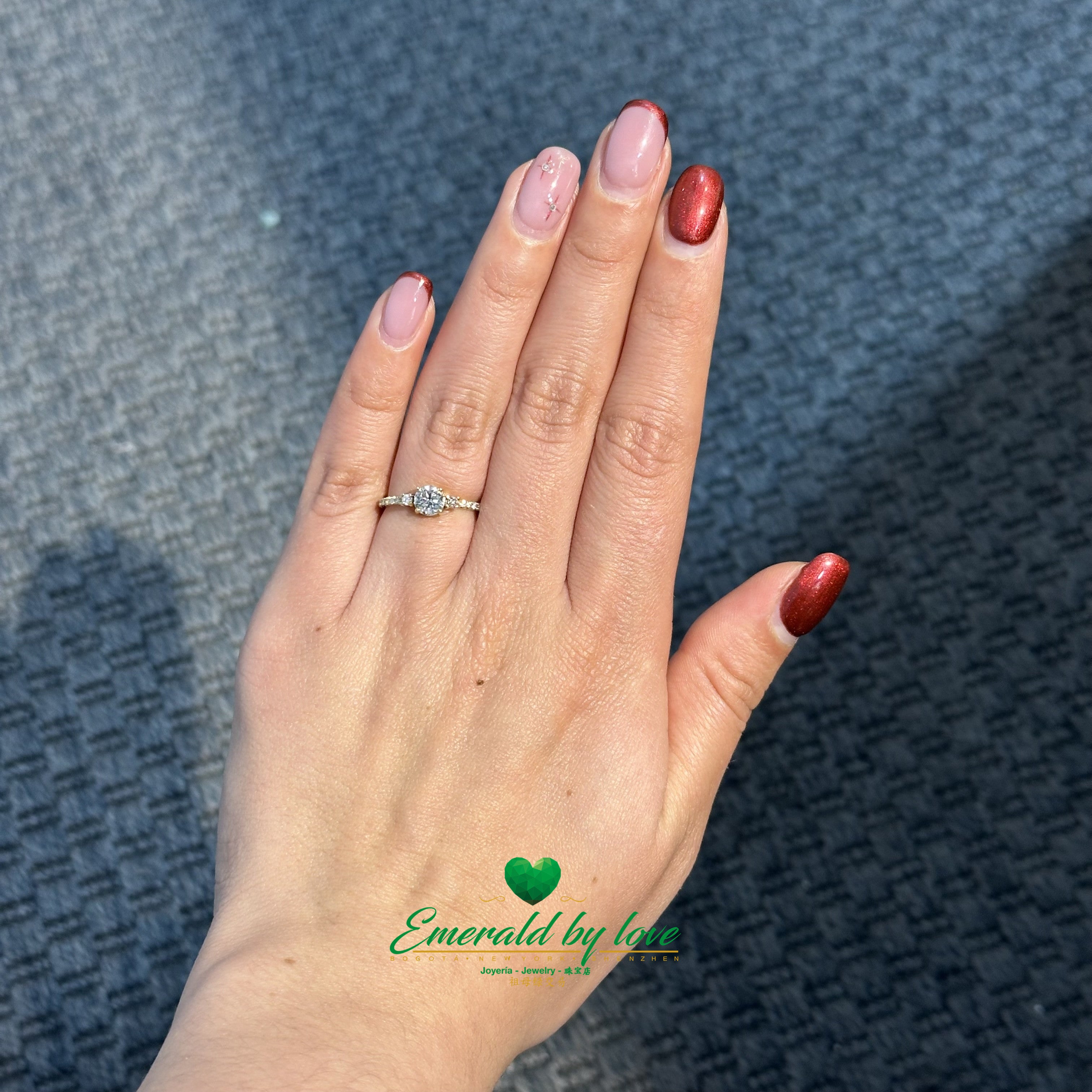 Brilliant Diamond Ring in 18K Yellow Gold | Central Stone with Side & Pavé Diamonds