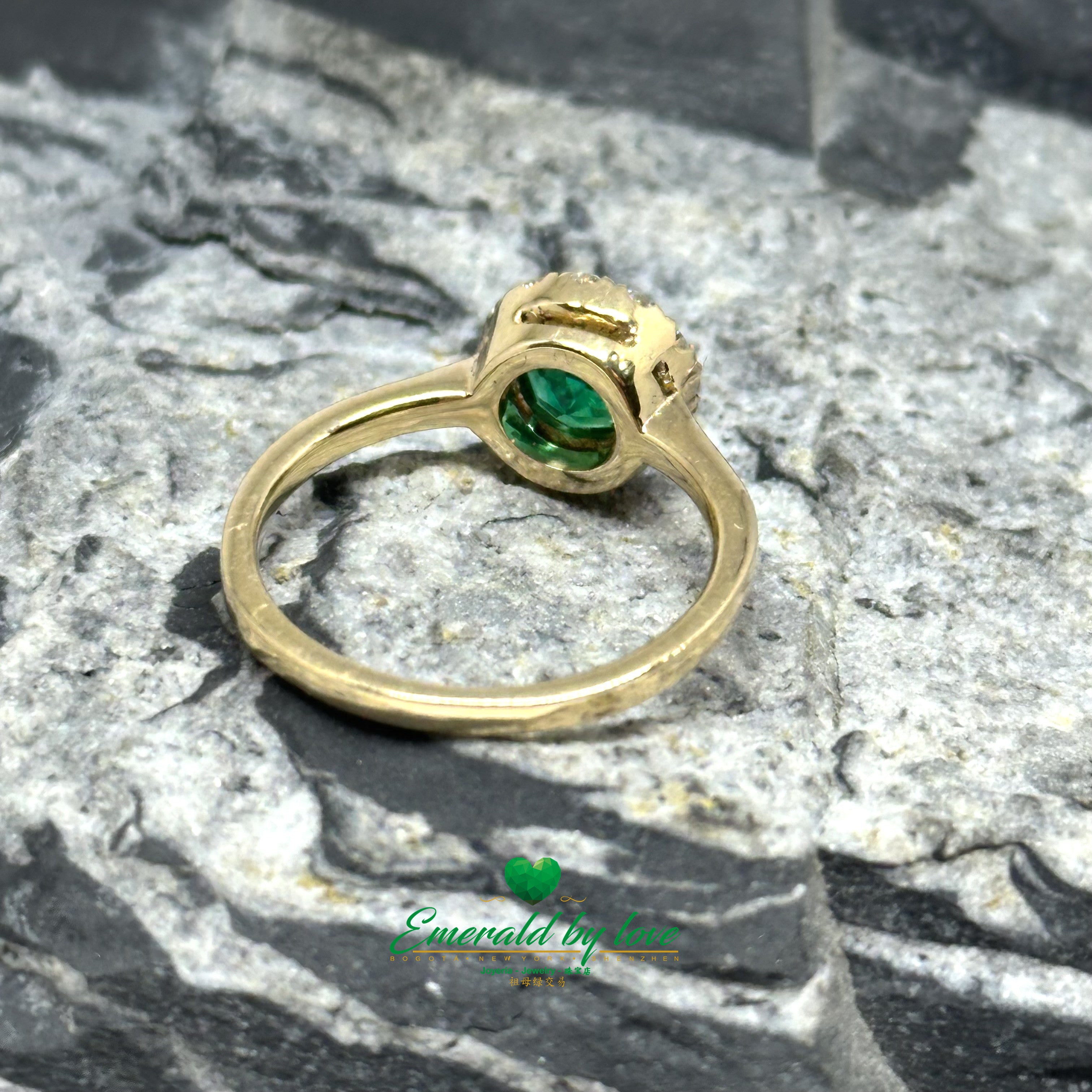 Round Colombian Emerald Cluster Ring in 18K Yellow Gold