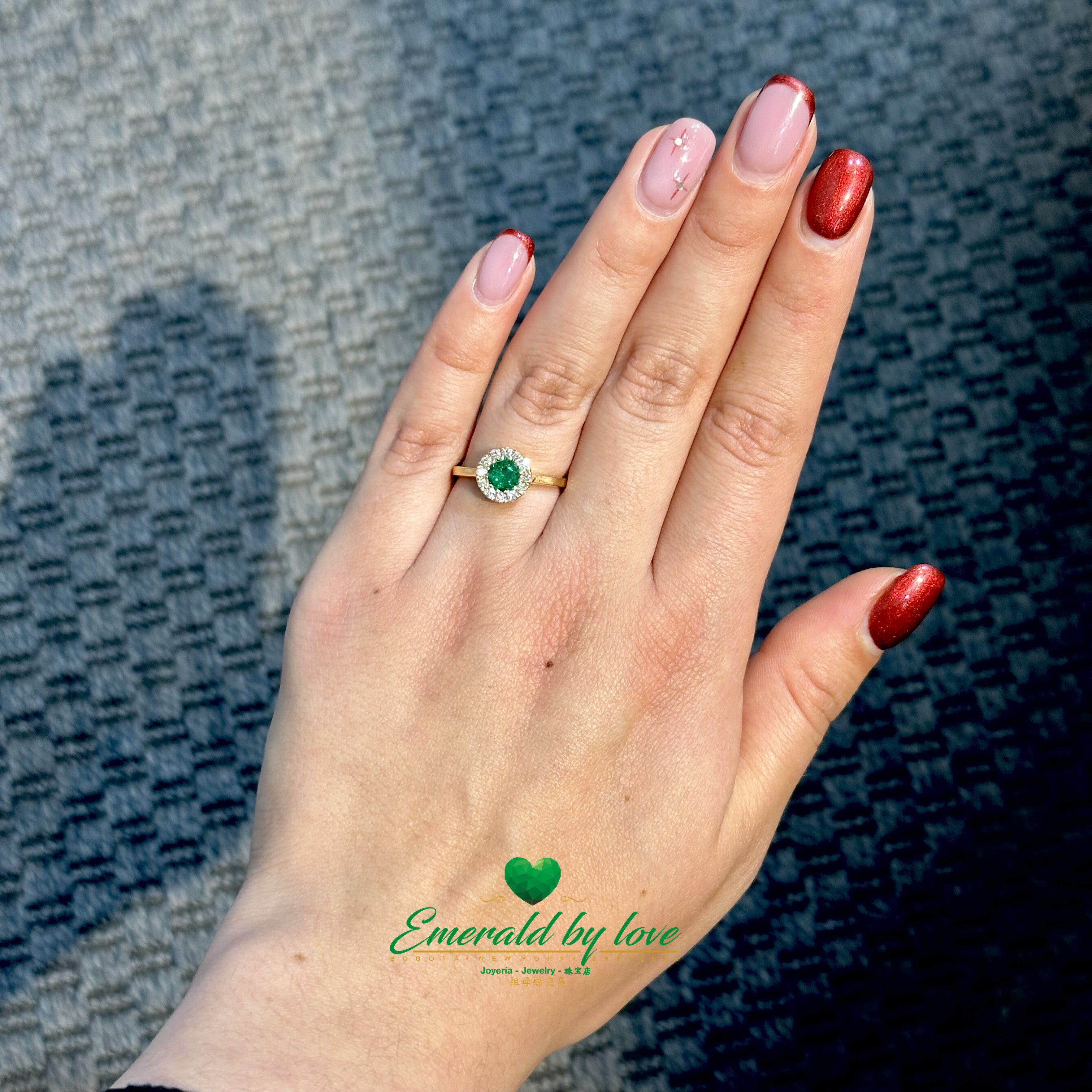 Round Colombian Emerald Cluster Ring in 18K Yellow Gold