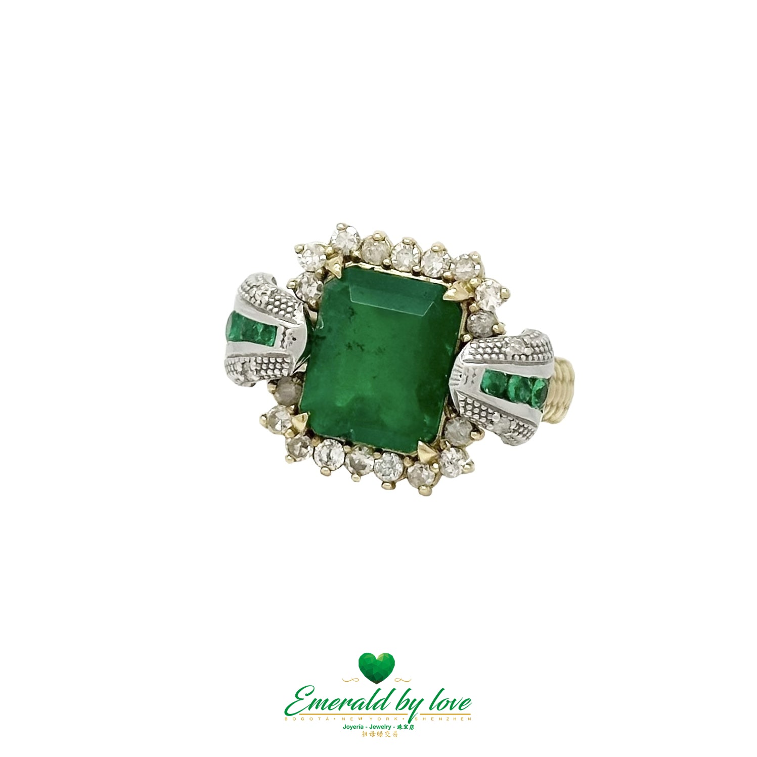 Anillo con esmeralda colombiana en forma cuadrada en bonito oro de 18k