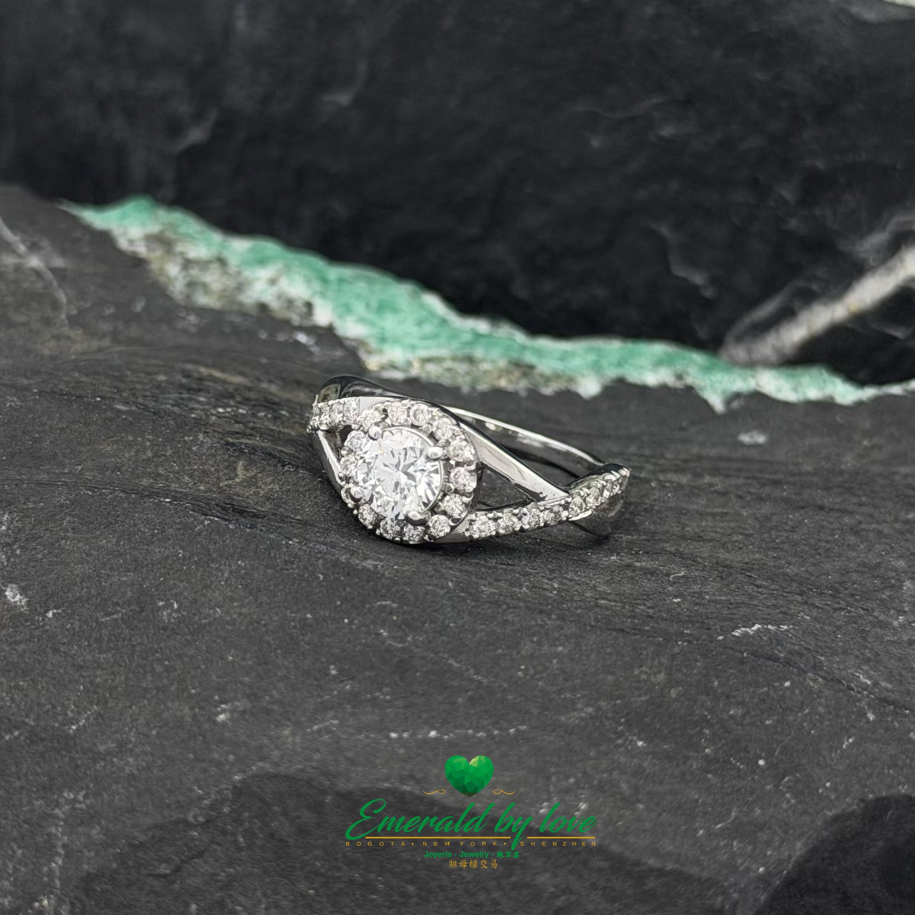 Eye-Inspired Diamond Ring in 18K White Gold