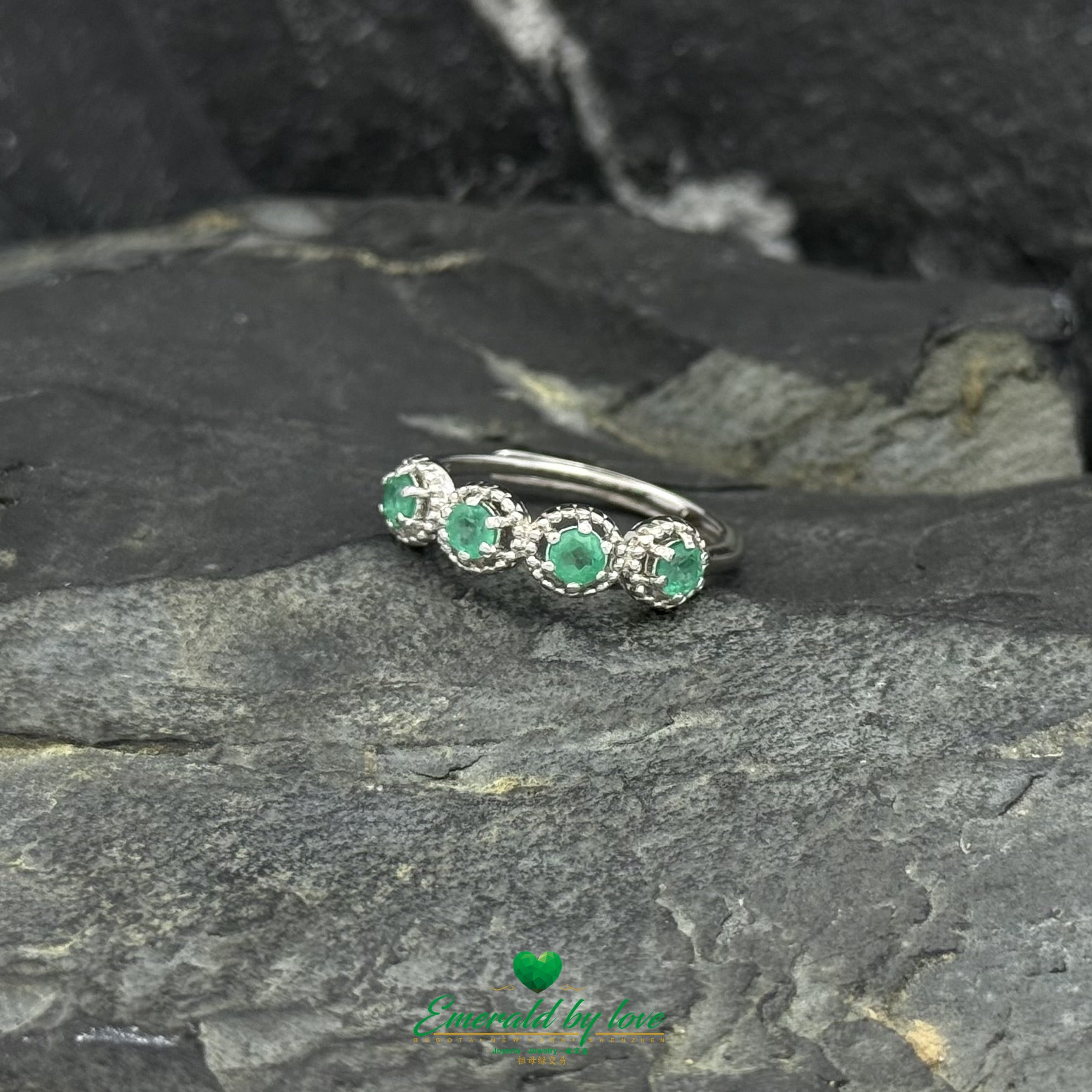 Band-Style Ring with Round Emeralds Framed in Silver