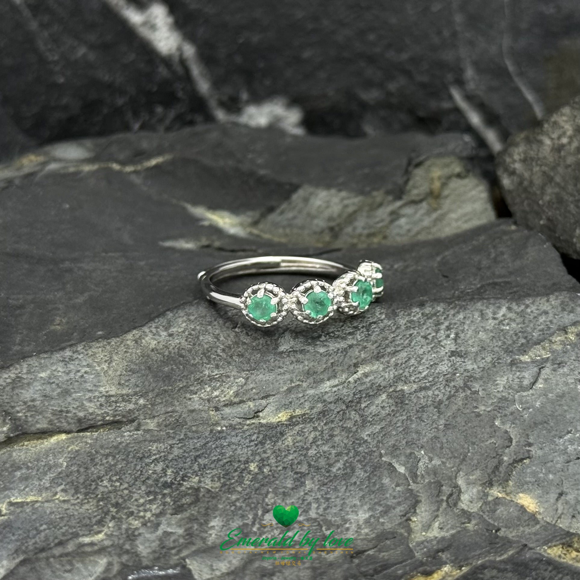 Band-Style Ring with Round Emeralds Framed in Silver