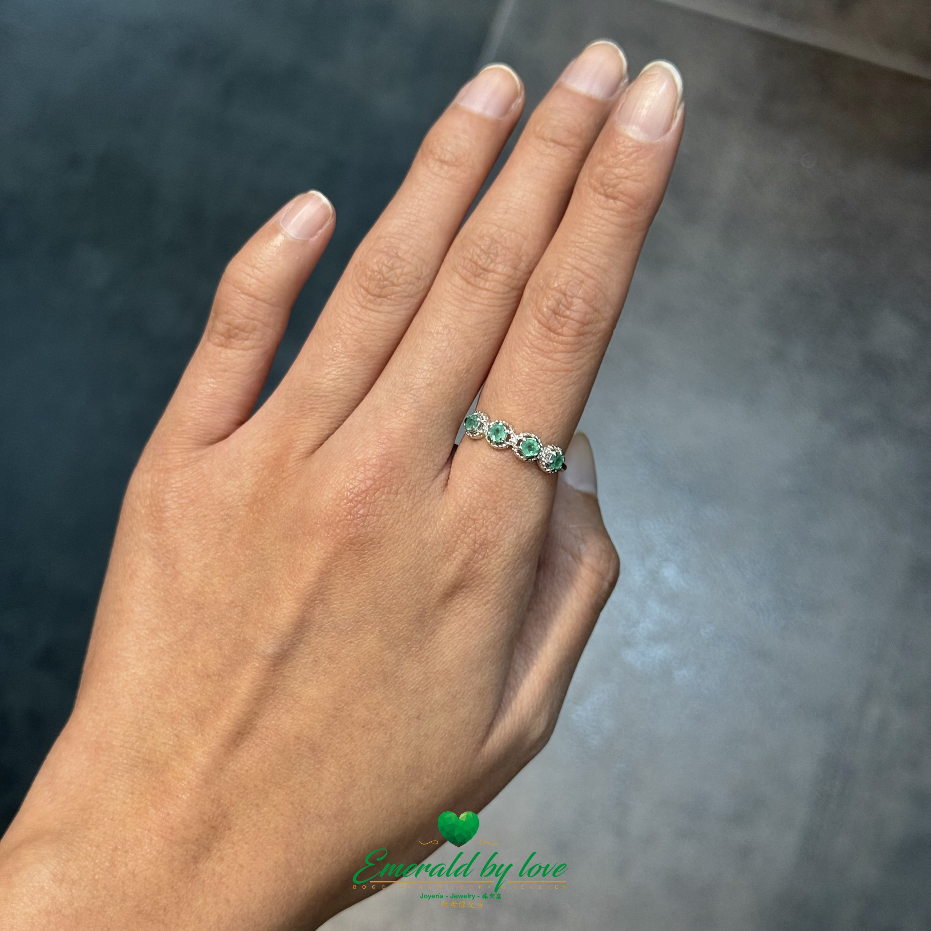 Band-Style Ring with Round Emeralds Framed in Silver