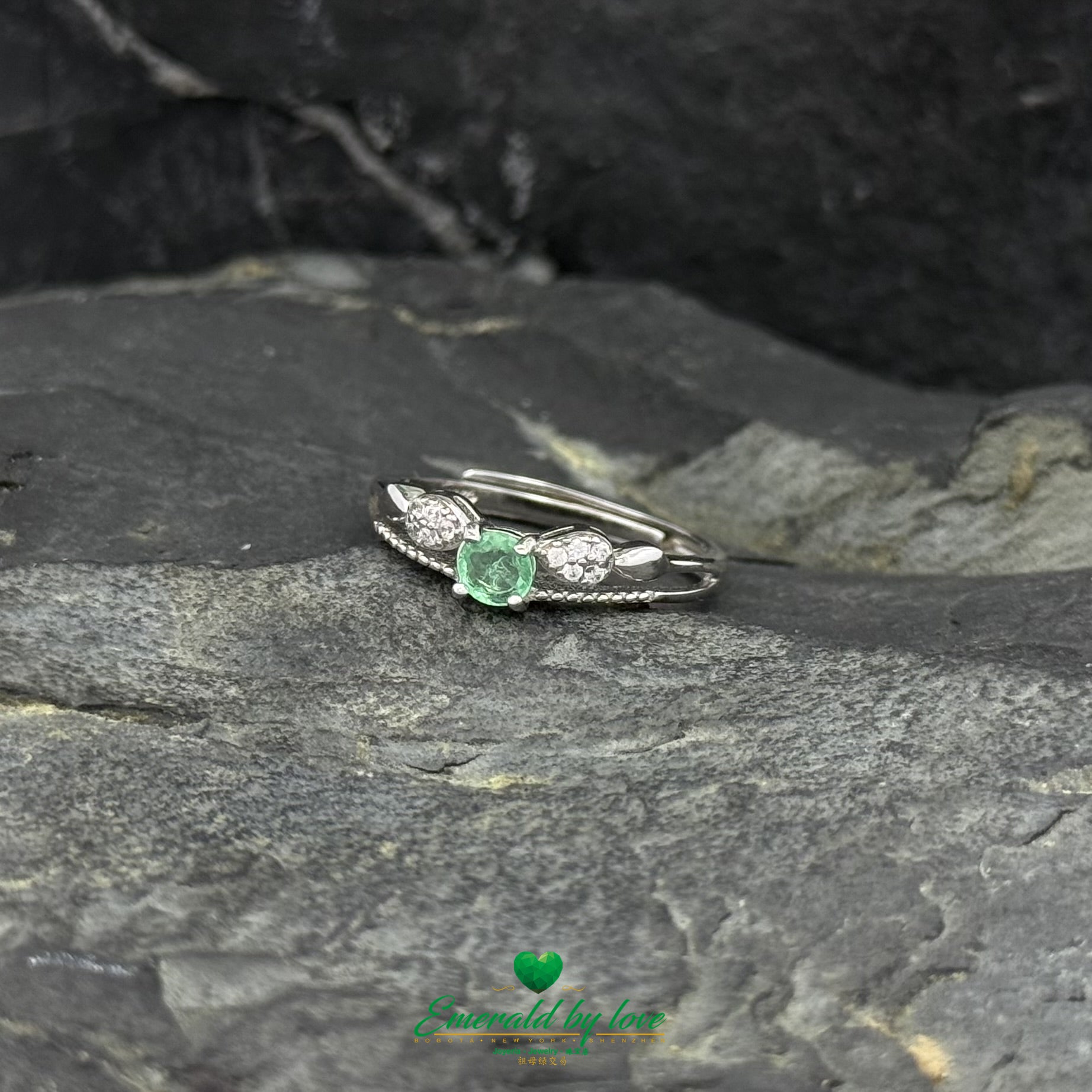 Double Band Ring with Central Round Emerald