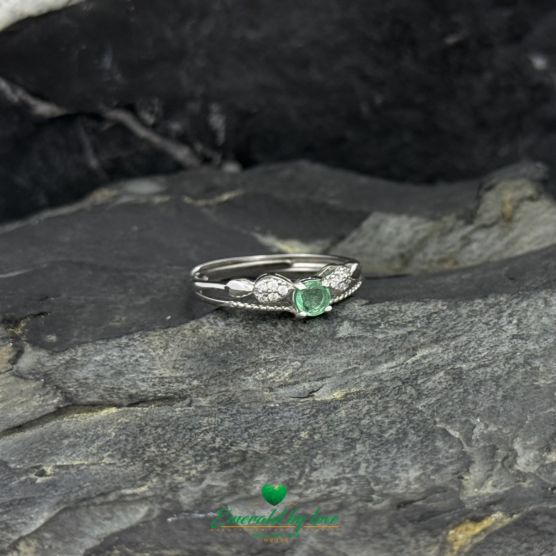 Double Band Ring with Central Round Emerald