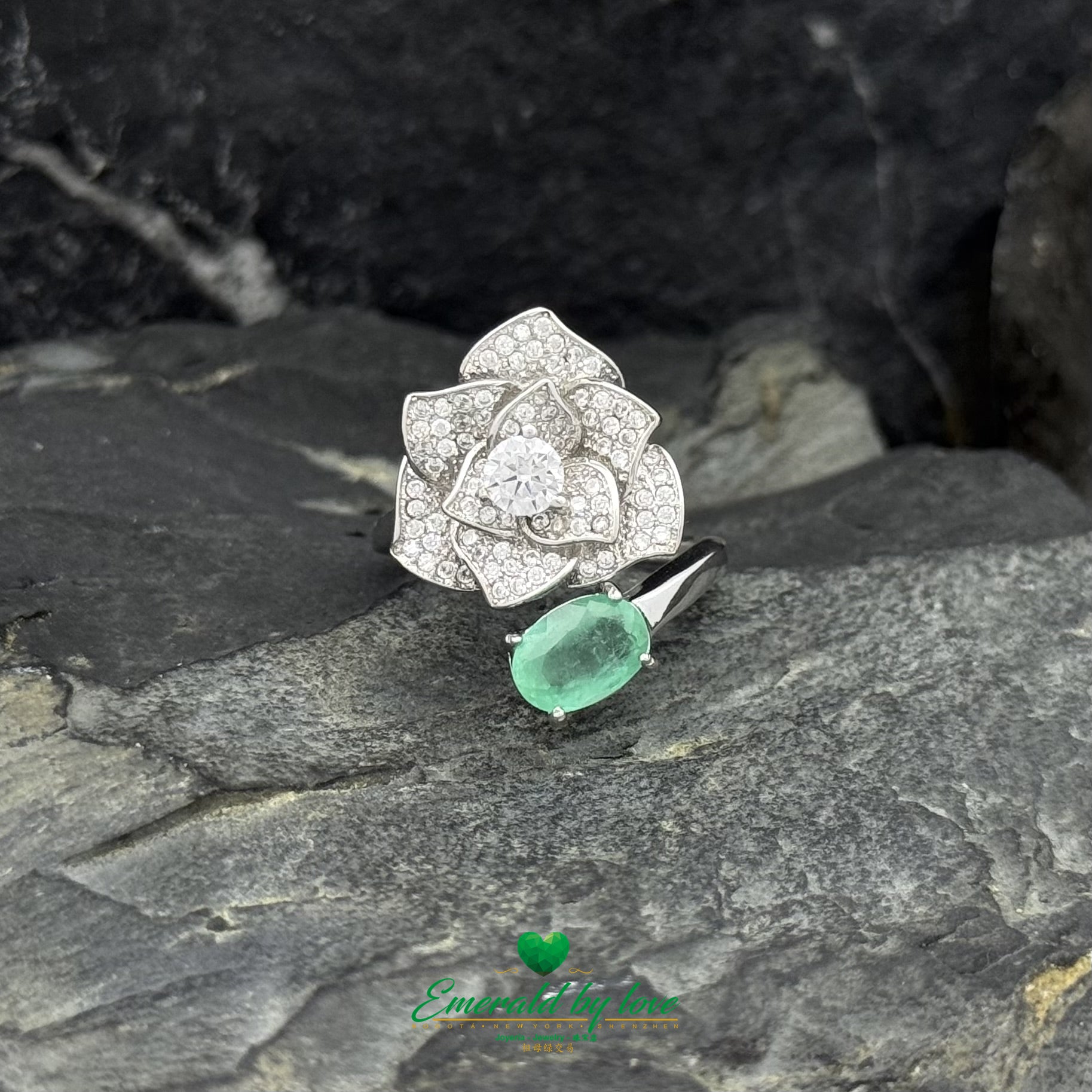 Bague en argent avec zircone orchidée et ovale d'émeraude de Colombie