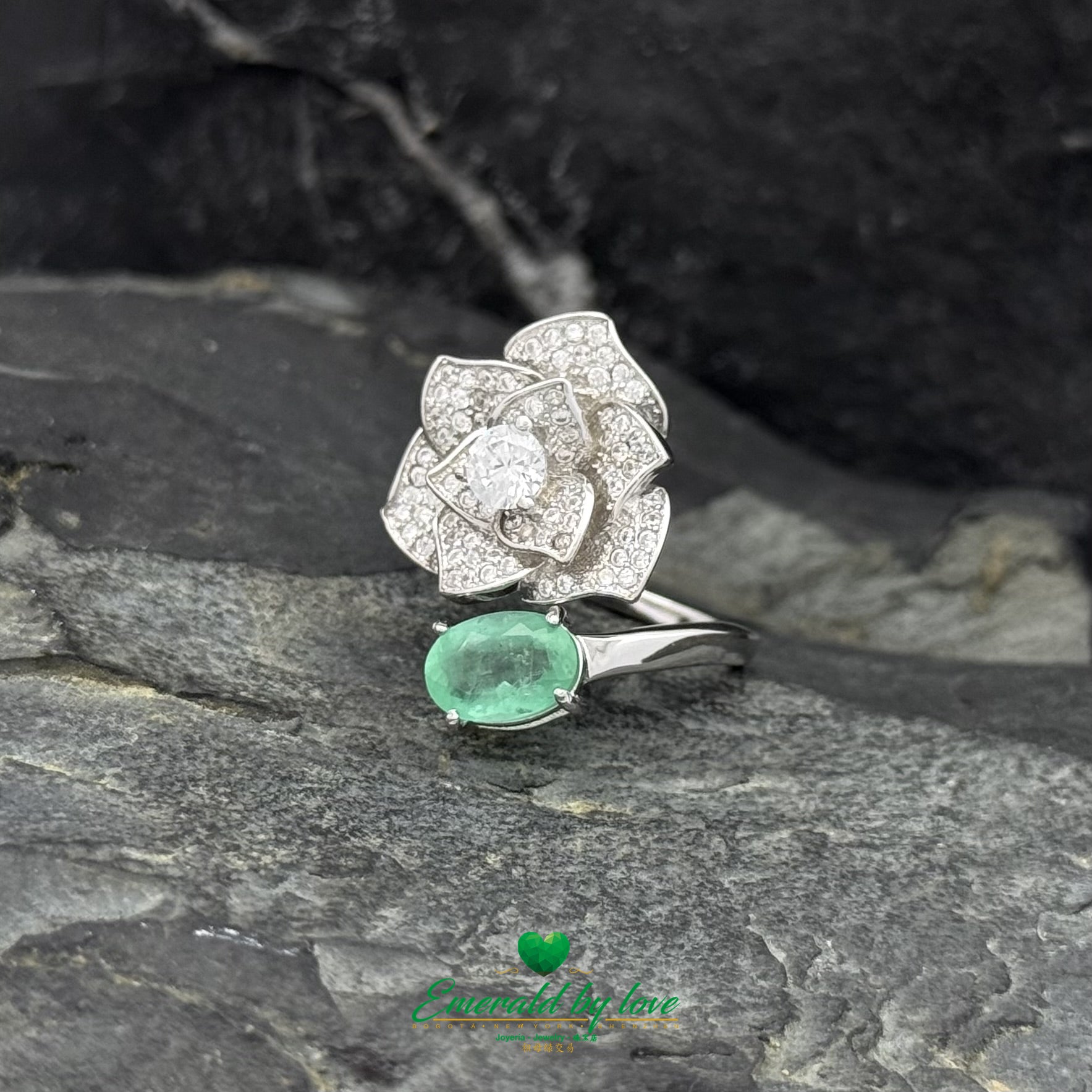 Bague en argent avec zircone orchidée et ovale d'émeraude de Colombie