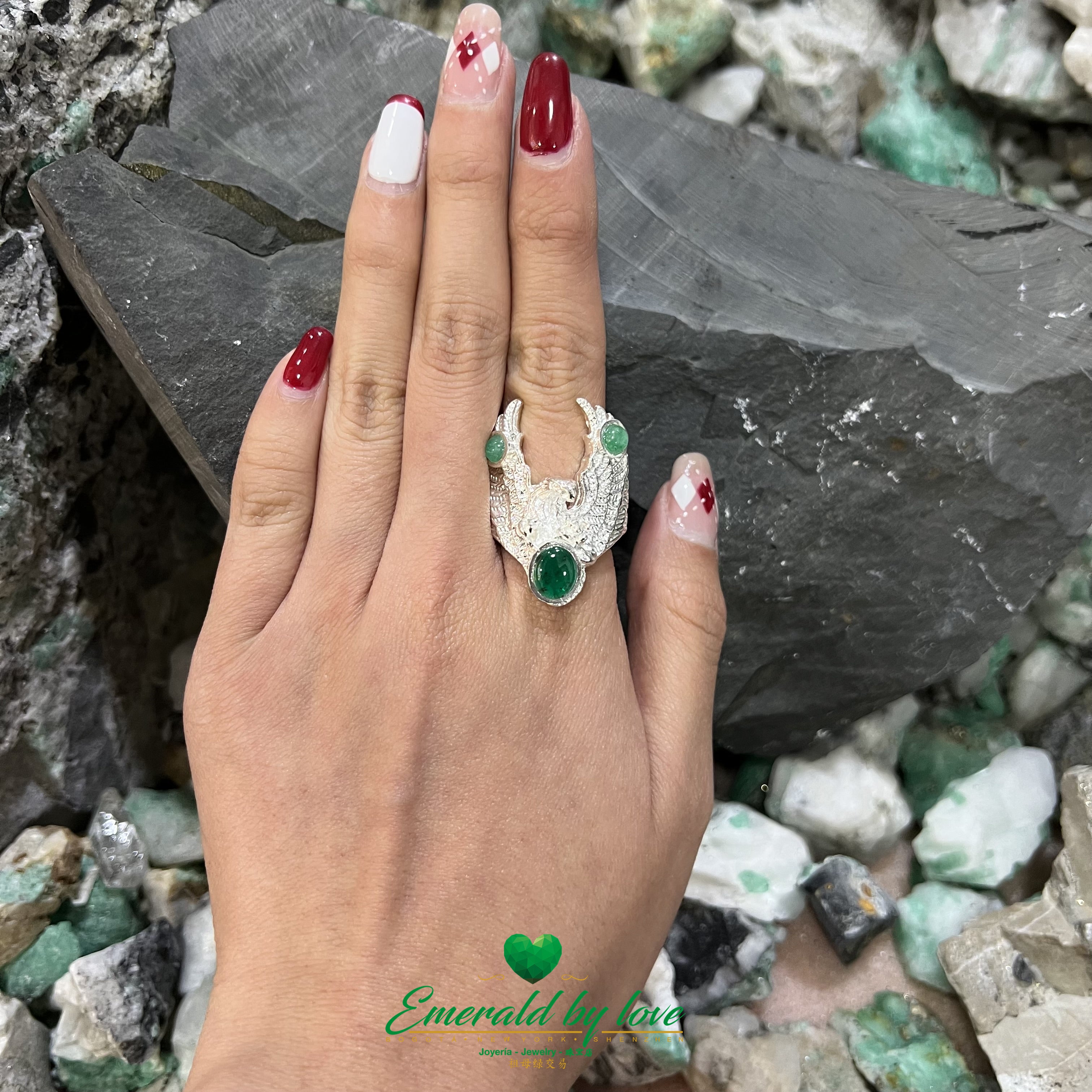 Eagle-Shaped Men's Ring with Cabochon Emerald