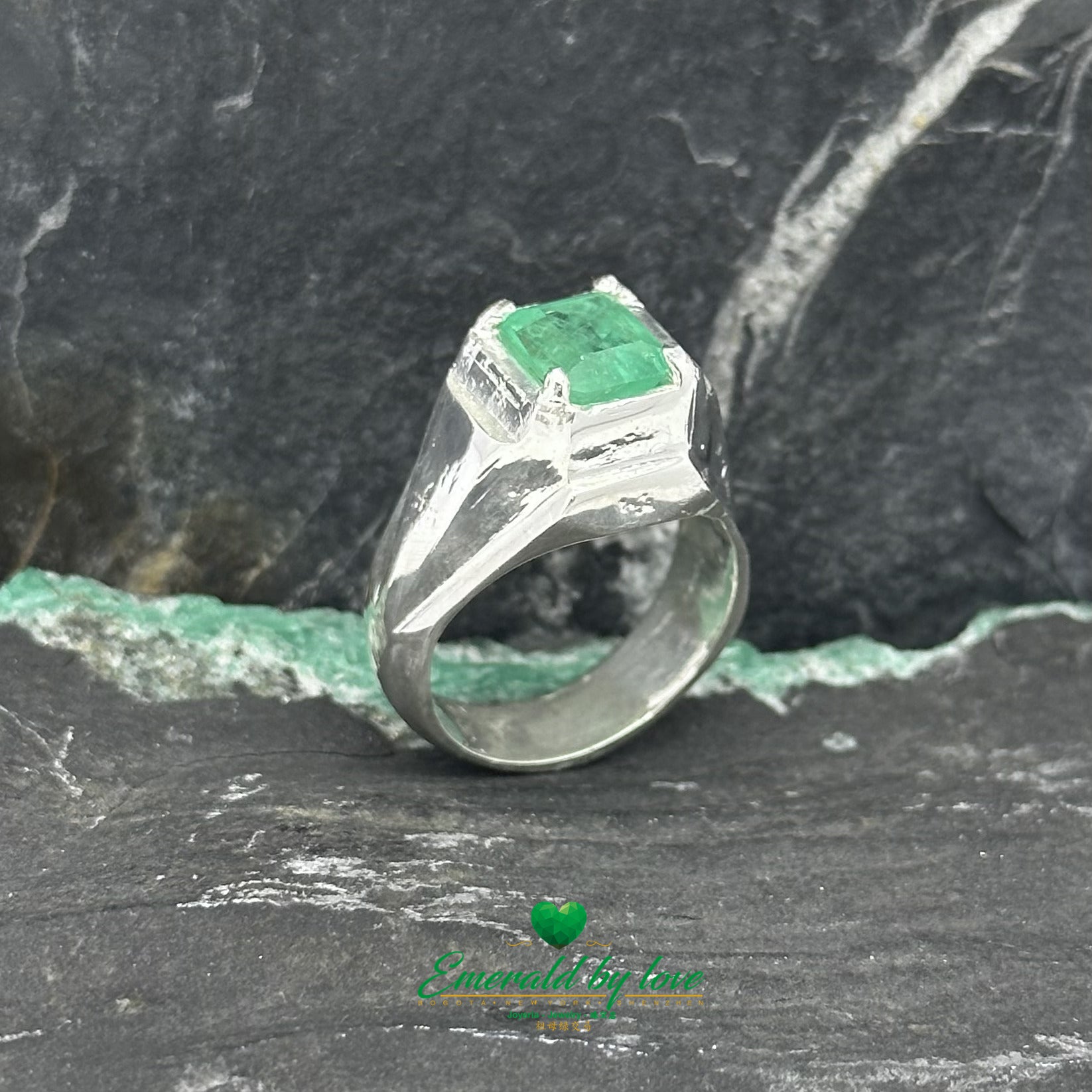 Bague pour homme émeraude carrée avec serti à quatre griffes en argent