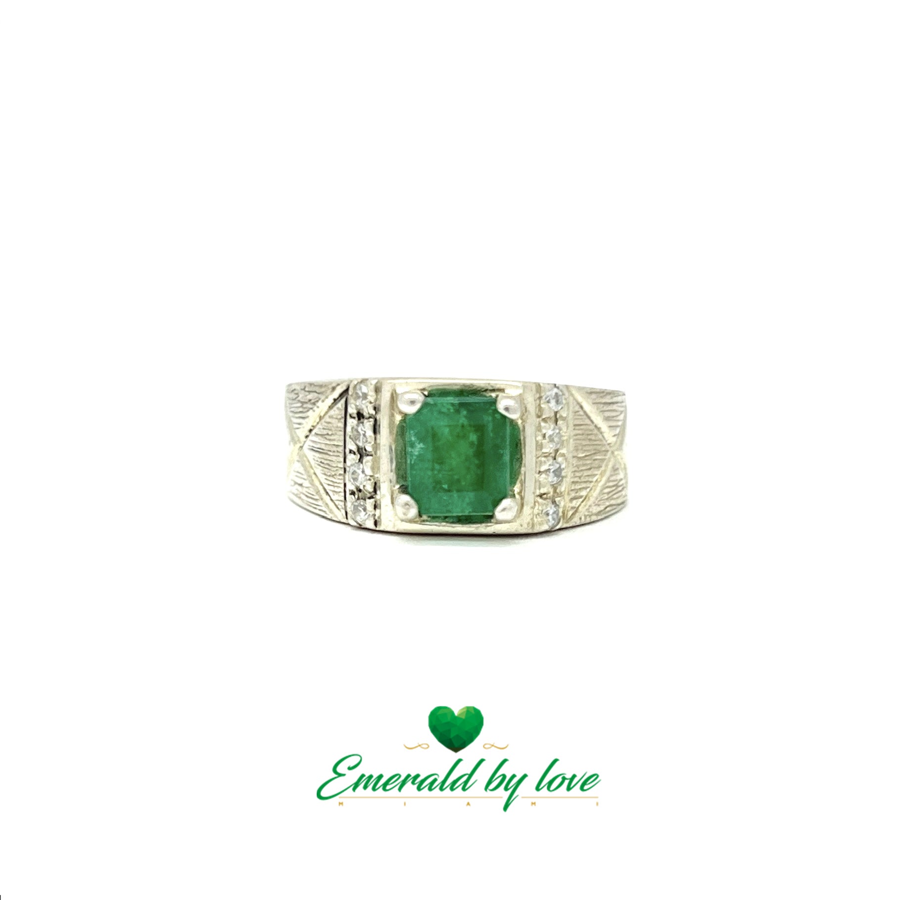 Bague élégante en argent avec émeraude rectangulaire et lignes décoratives en zircon