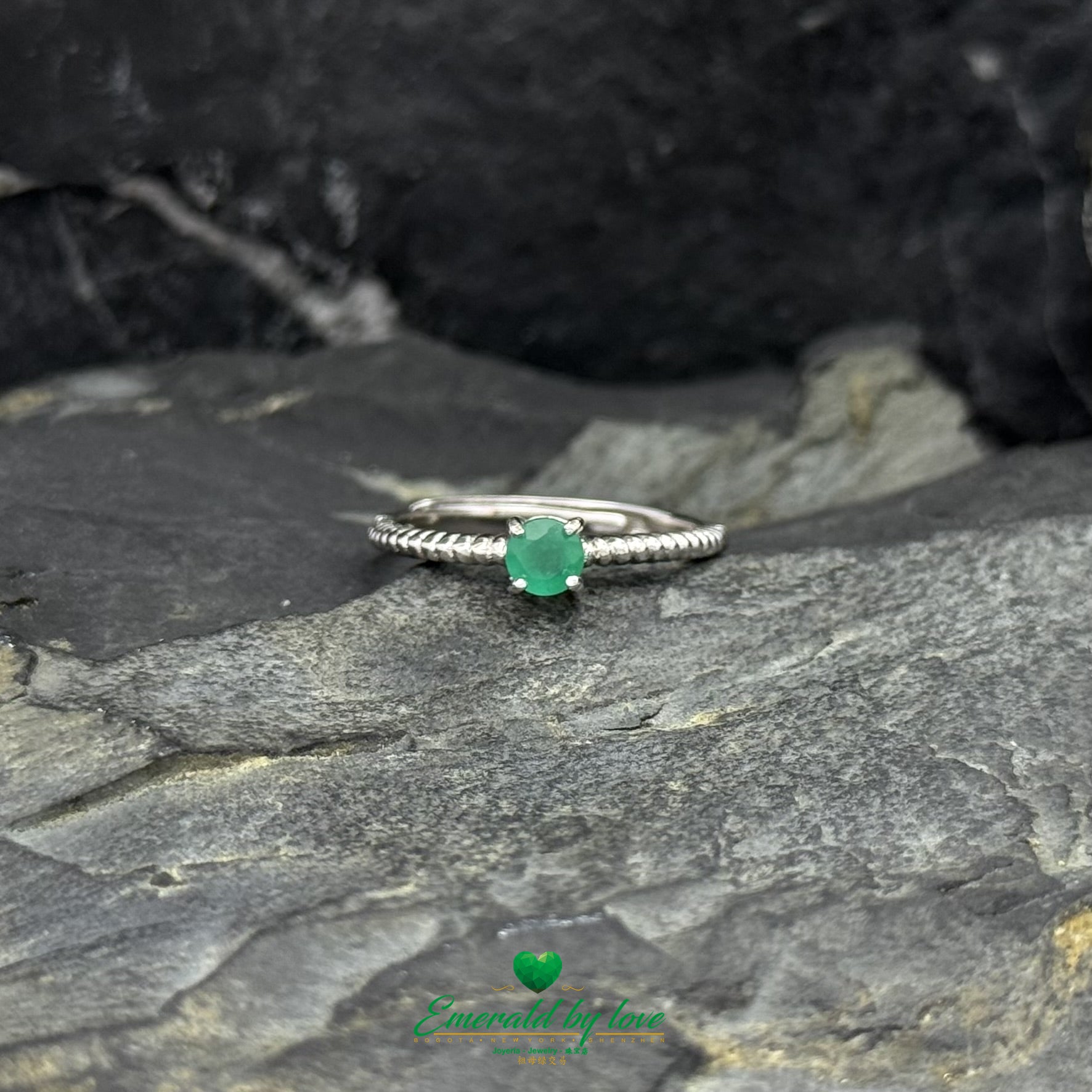 Delicate Solitaire Emerald Ring 0.22 ct with Beaded Band