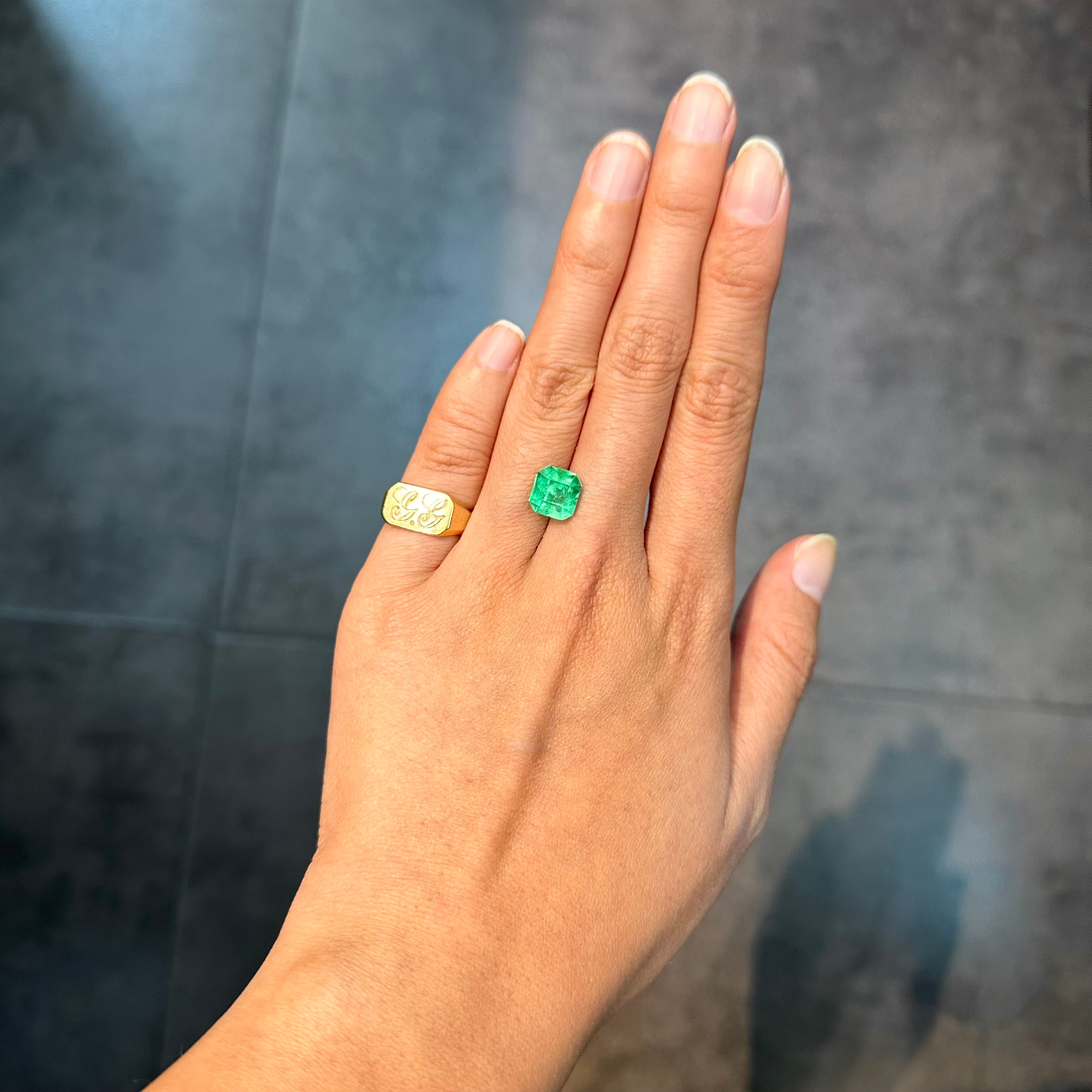 Colombian emerald with 3.38 carats, emitting radiant green beauty and high visual impact