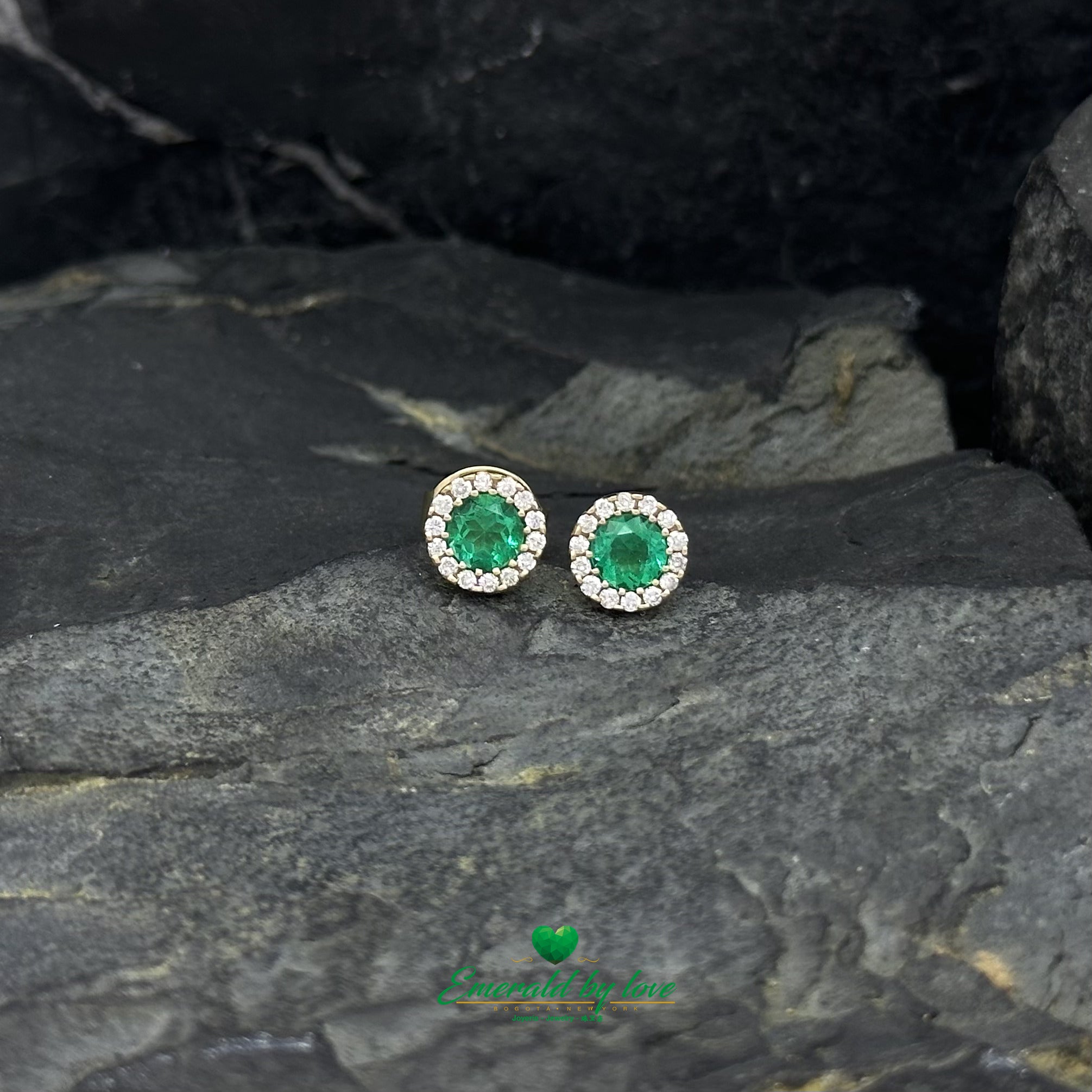 Colombian Emerald Round Cluster Jewelry Set with Natural Diamonds in 18K Yellow Gold