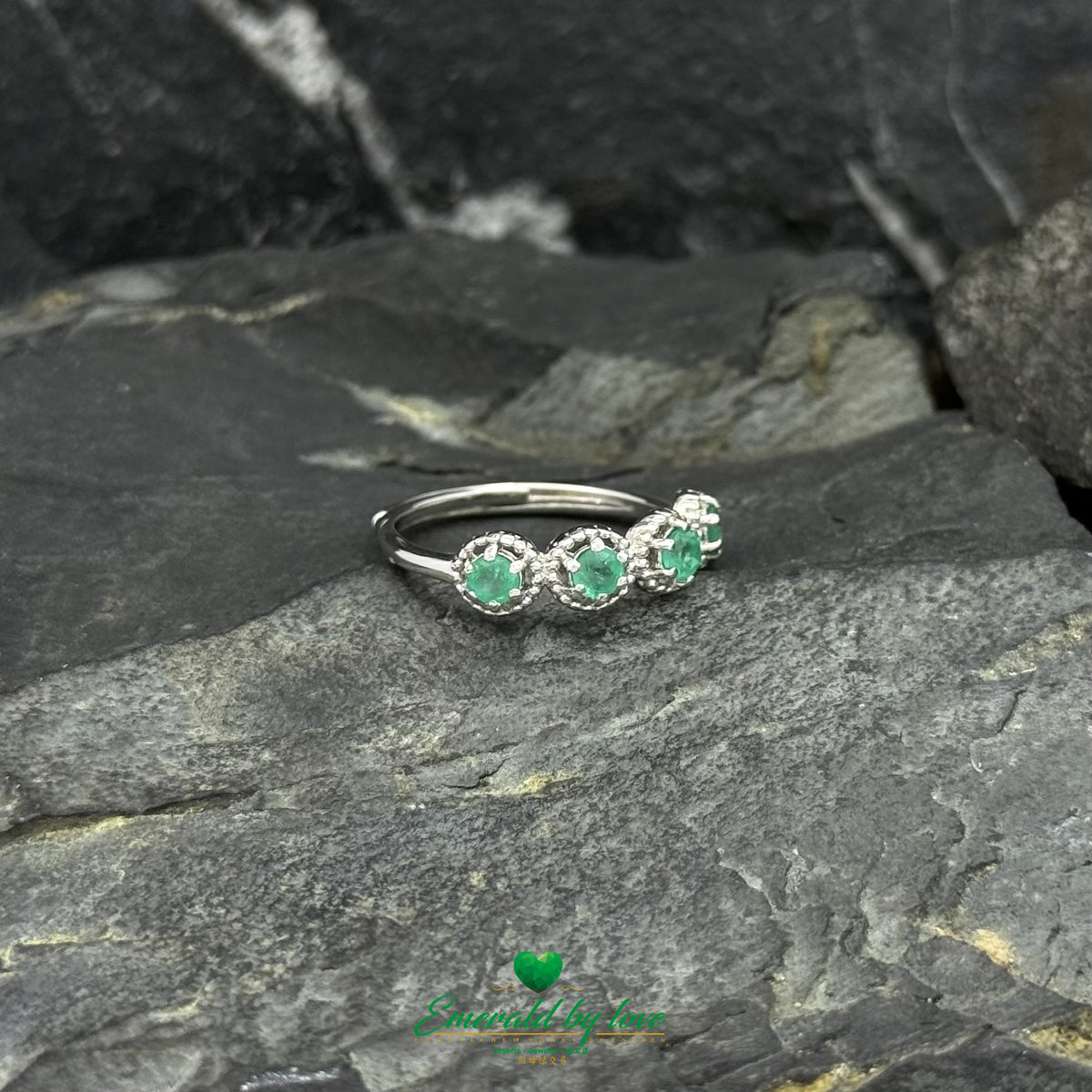 Round Emerald and Silver Band Ring