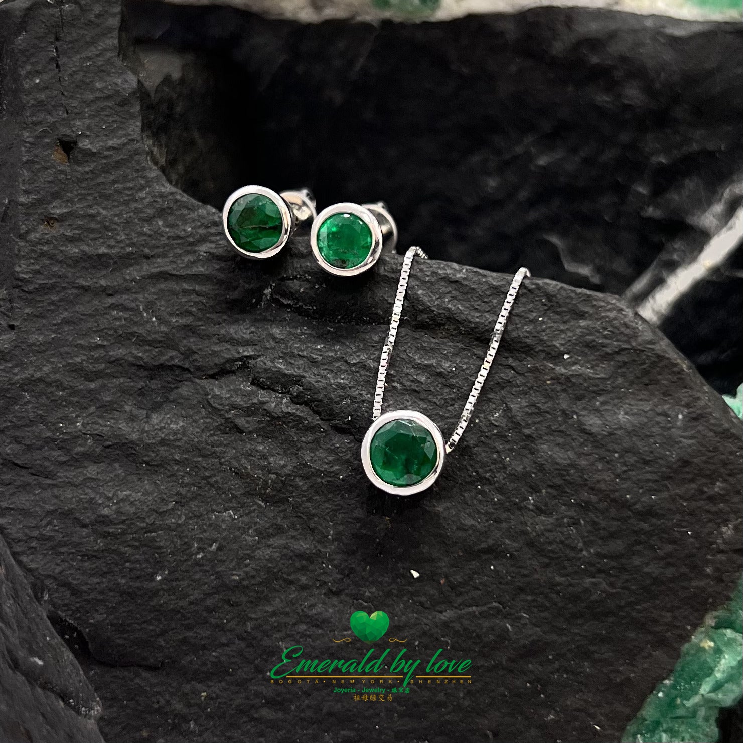 White Gold Round Emerald Bezel Set