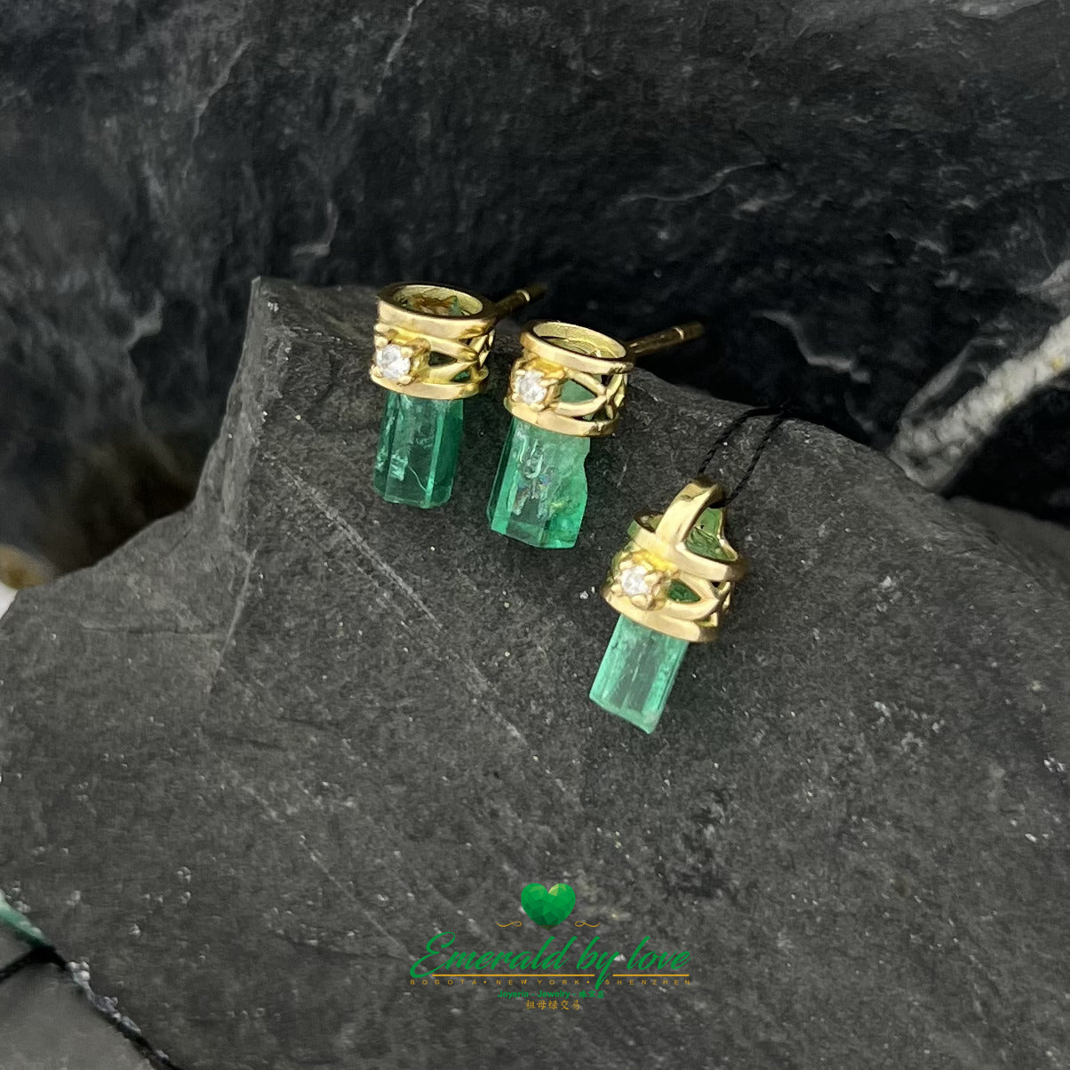 Exquisitas Esmeraldas Pequeñas en Oro Amarillo con Diamantes Decorativos engastados