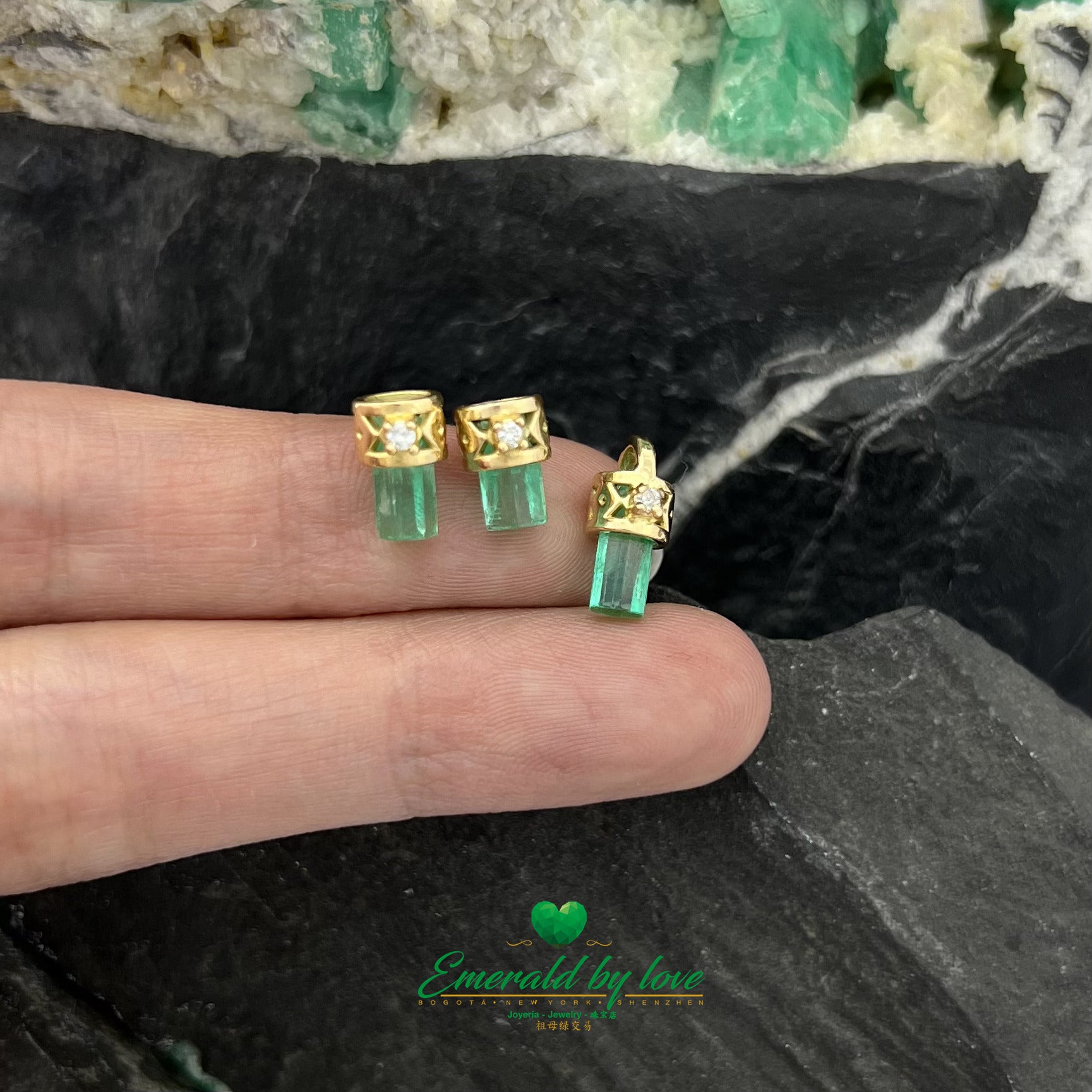 Émeraudes brutes en or jaune avec incrustations de diamants complexes