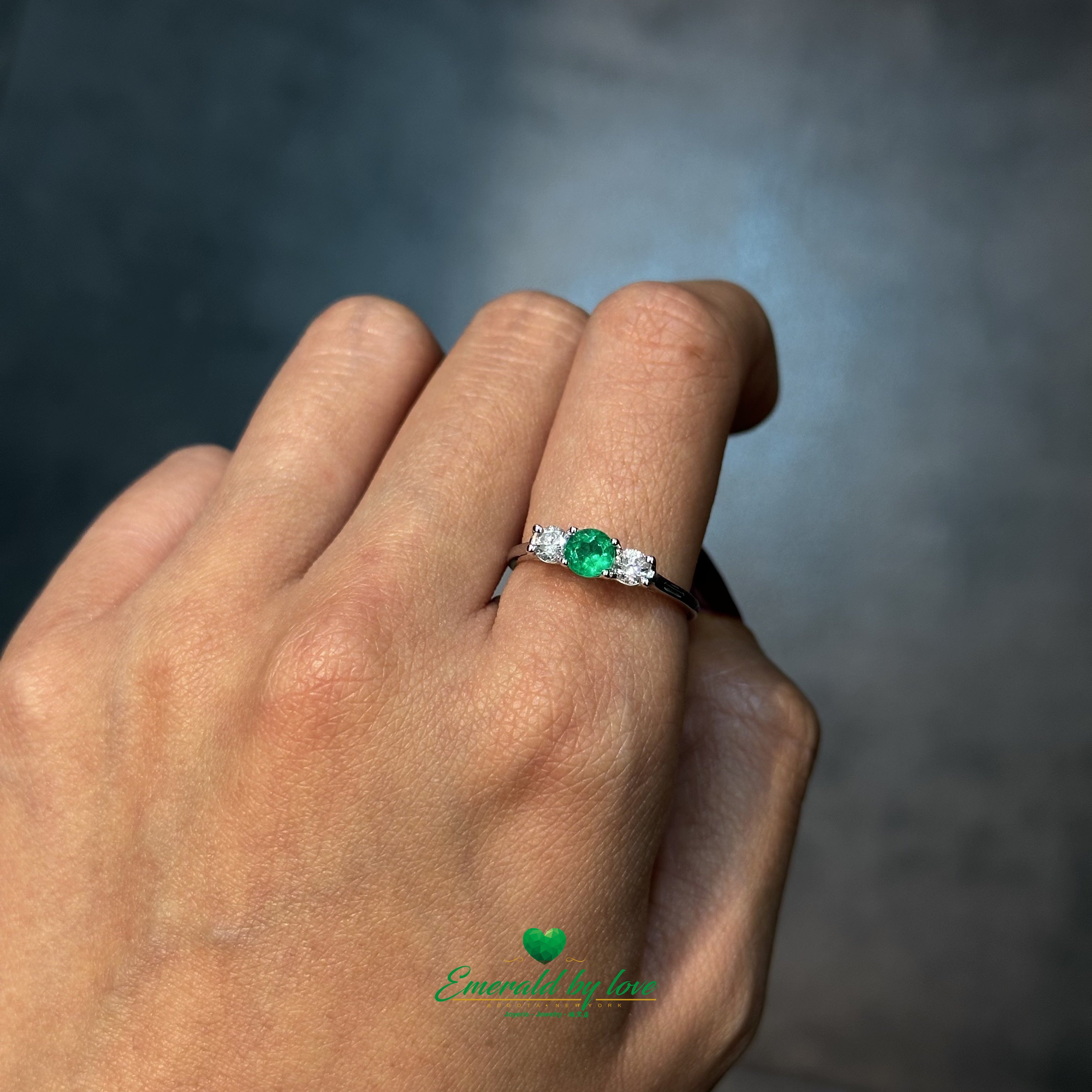 Colombian Eemrald ring and diamonds dream
