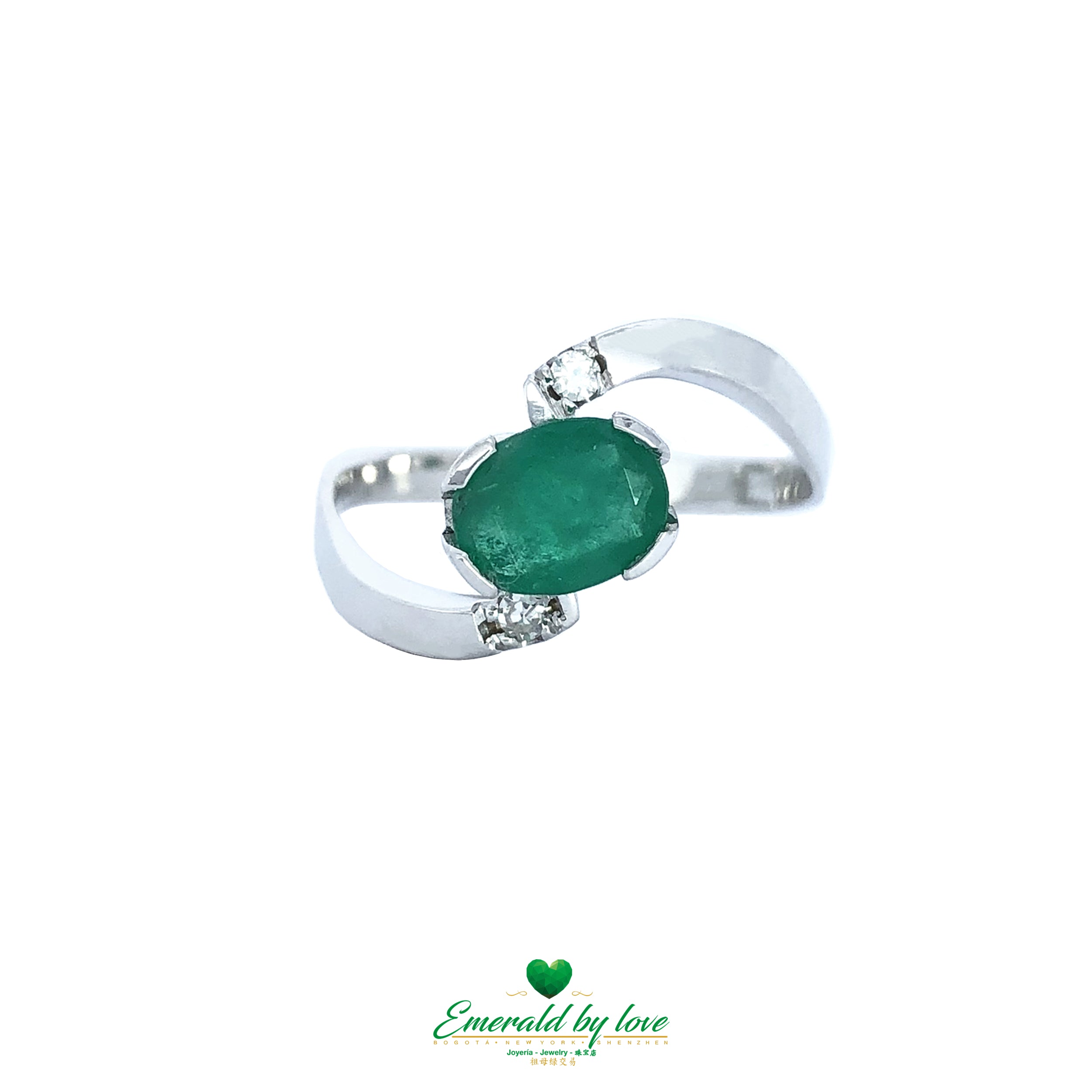 Large Colombian emerald framed in premium 18k gold — bold and luxurious.