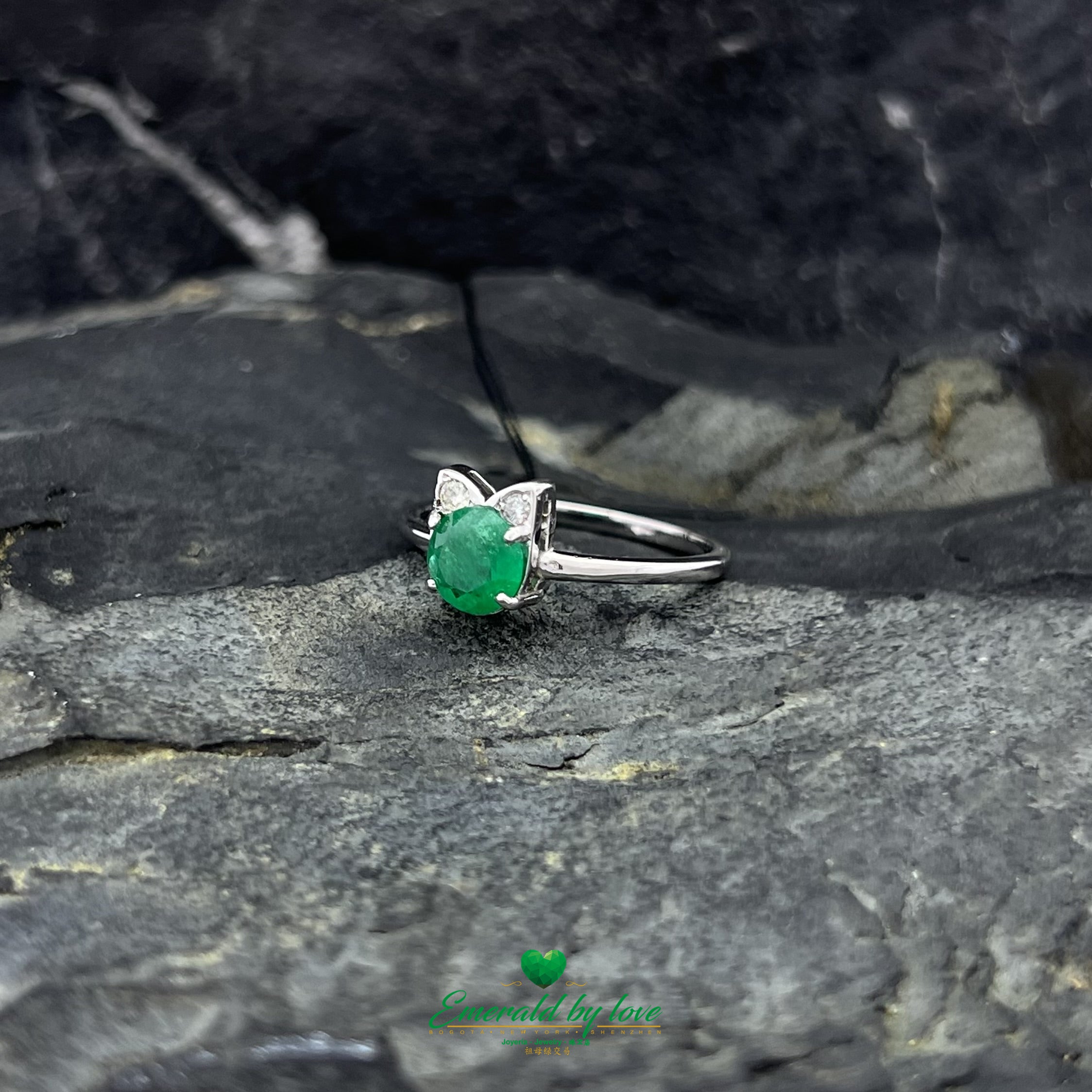 The perfect ring for lasting memories, crafted in 18k gold with a Colombian emerald centerpiece.