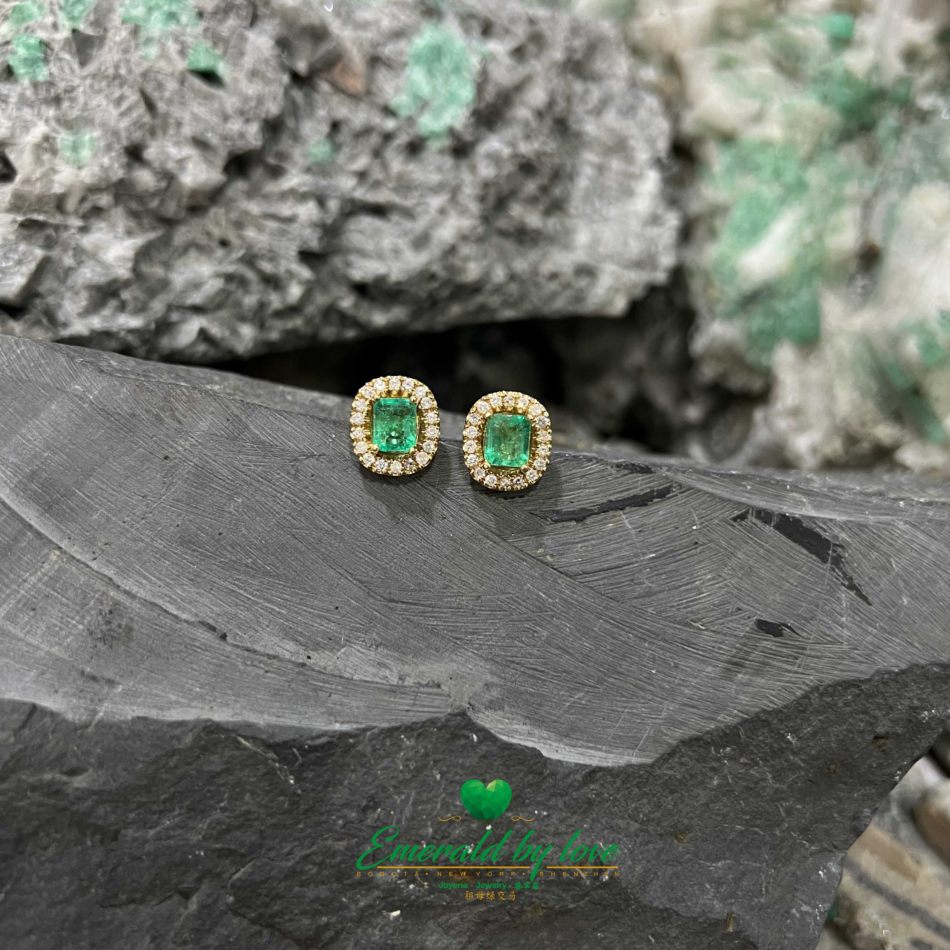 Boucles d’oreilles veste émeraude colombienne en or jaune 18 carats