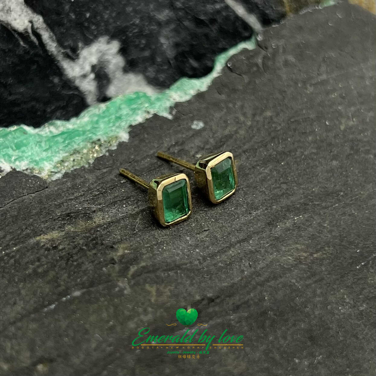 Boucles d'oreilles minimalistes en émeraude serti clos : 1,39 TCW