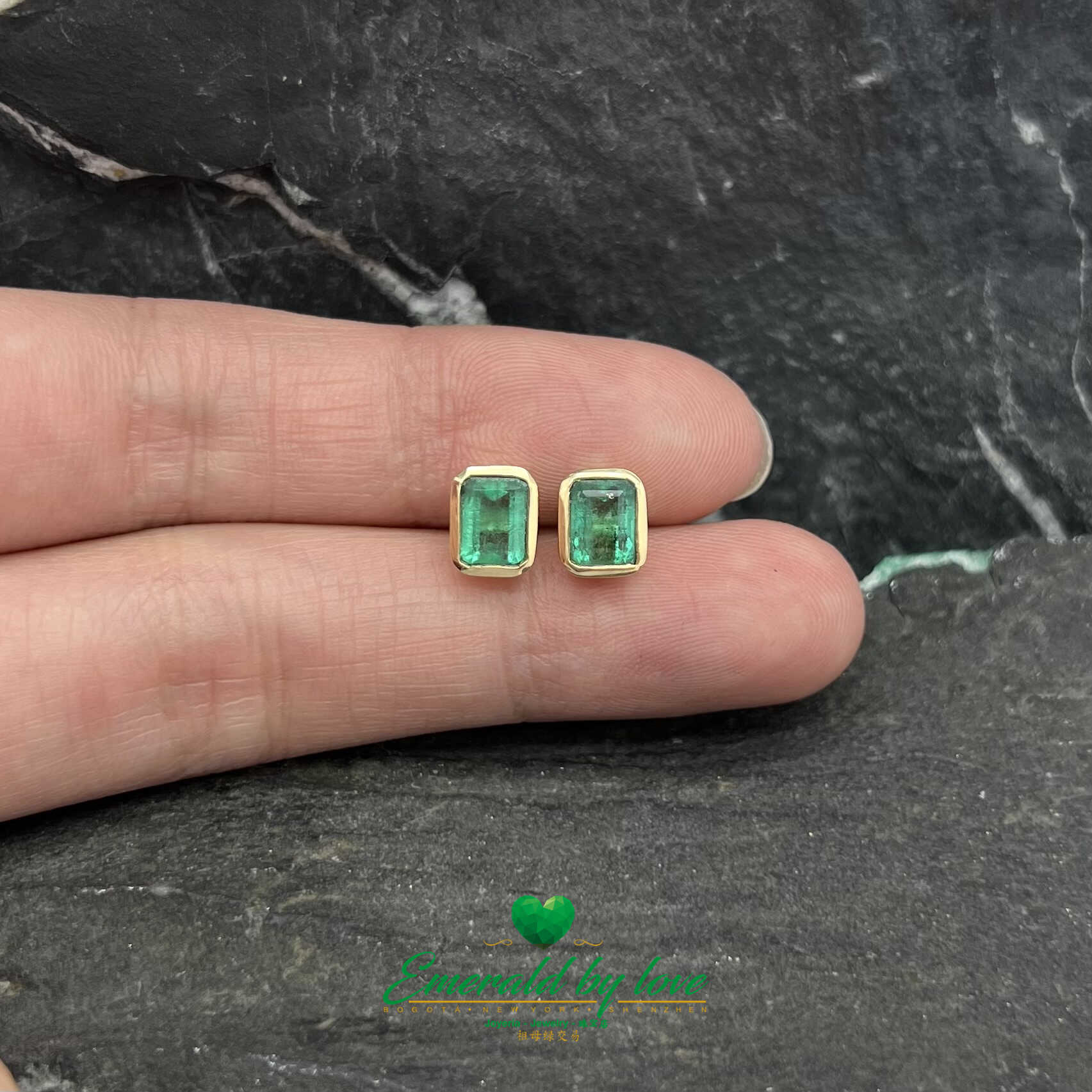 Boucles d'oreilles minimalistes en émeraude serti clos : 1,39 TCW