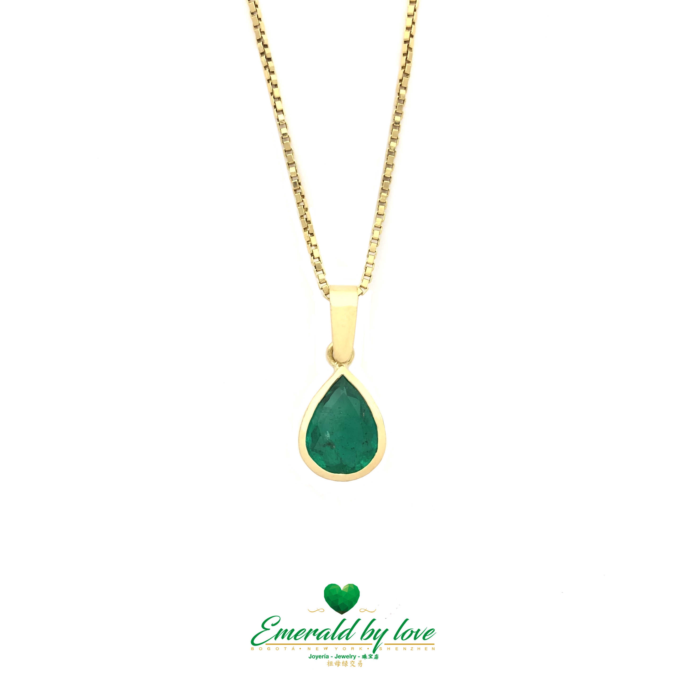 Pendentif en or jaune 18 carats avec émeraude exceptionnelle en forme de poire