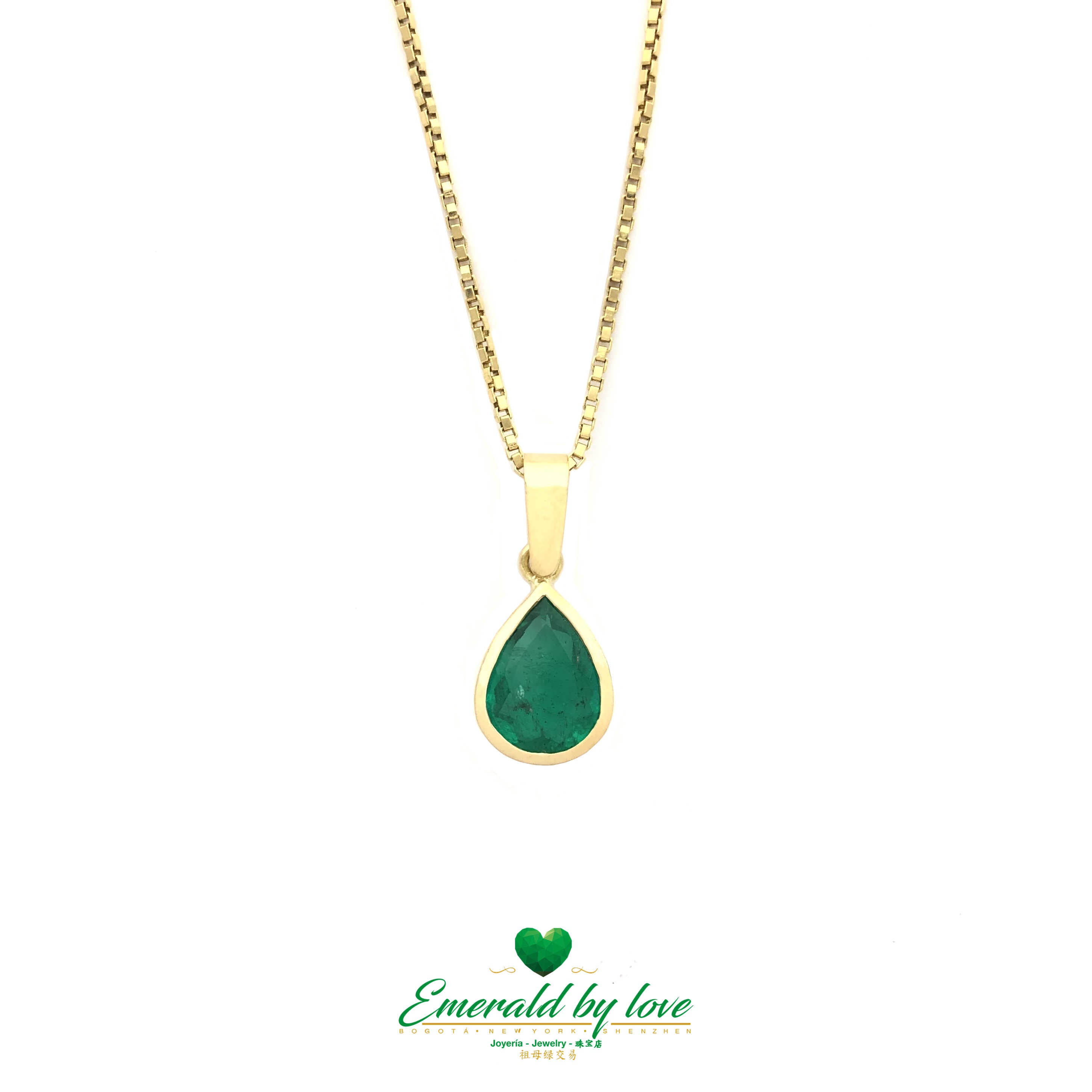 18K Yellow Gold Pendant with Exceptional Pear-Shaped Emerald