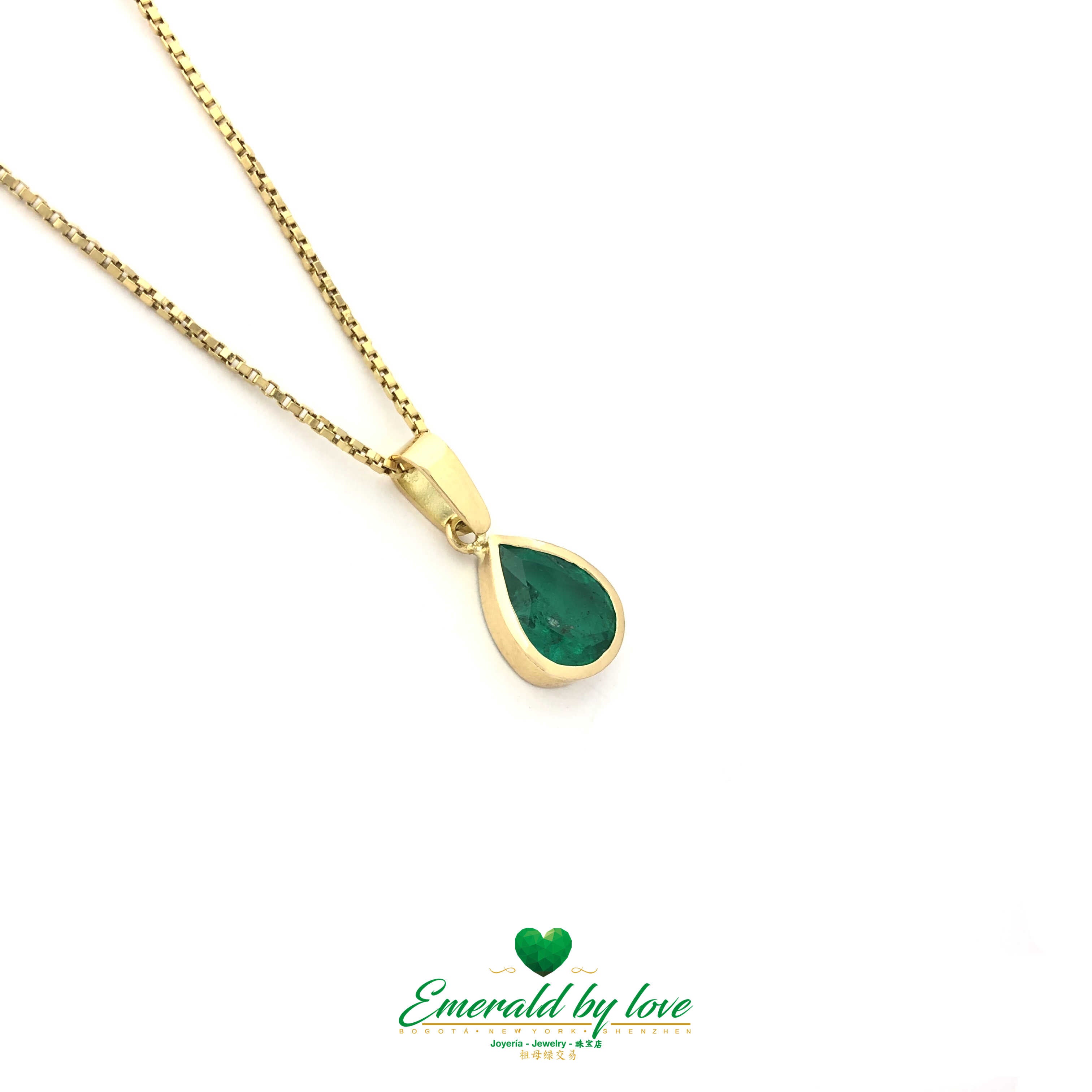 18K Yellow Gold Pendant with Exceptional Pear-Shaped Emerald