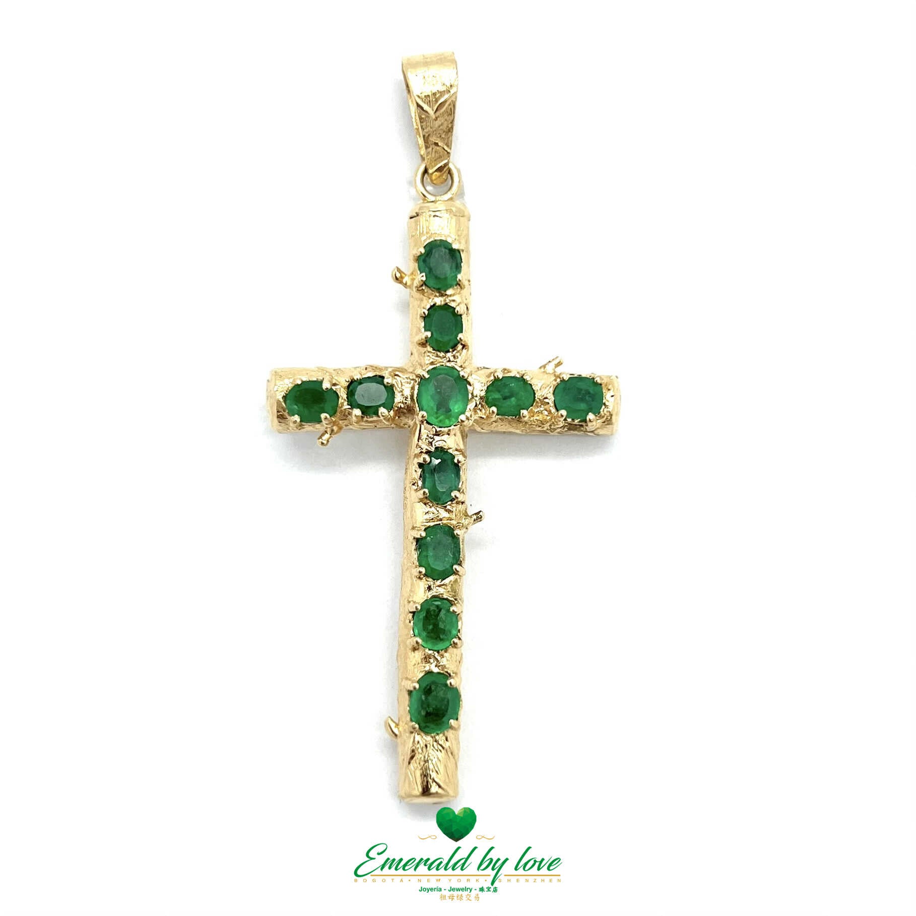 Magnifique pendentif croix en or jaune 18 carats - Une icône d'élégance durable