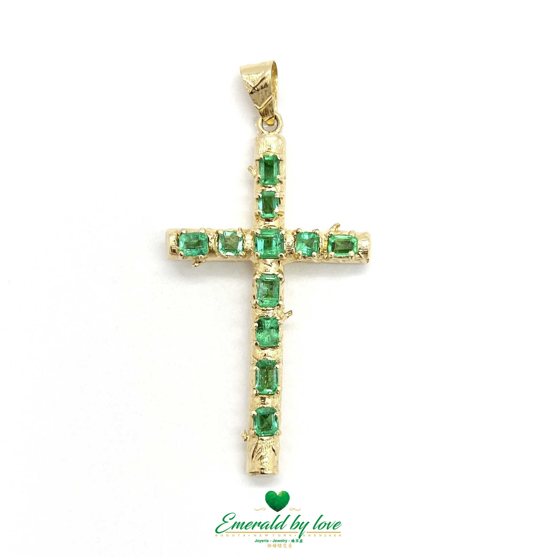 Opulent pendentif croix en or jaune 18 carats avec véritables émeraudes carrées colombiennes