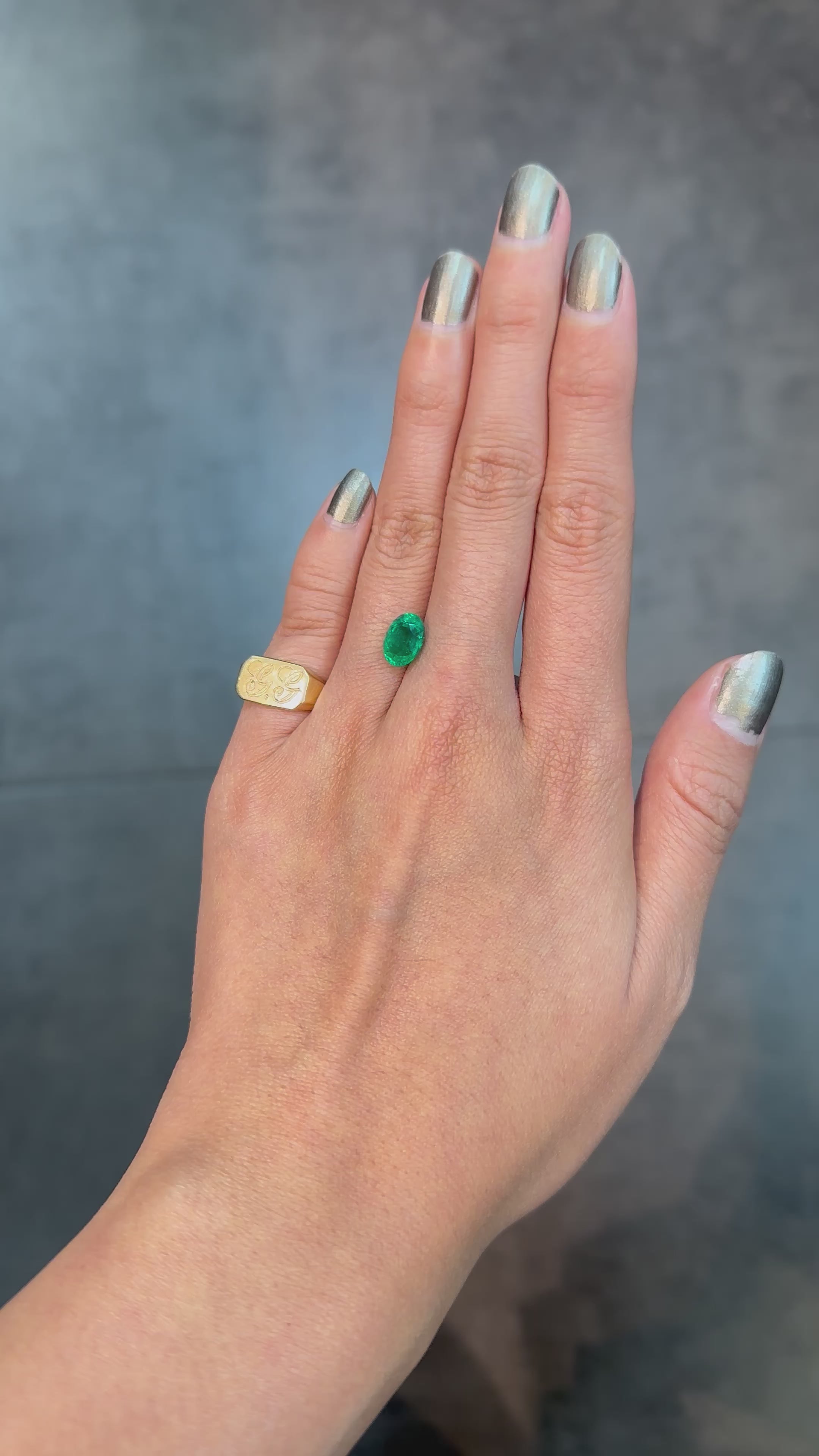 Premium Oval Cut Emerald – 1.98 ct Colombian Stone - High-quality oval Colombian emerald, 1.98 carats, with stunning brilliance and color