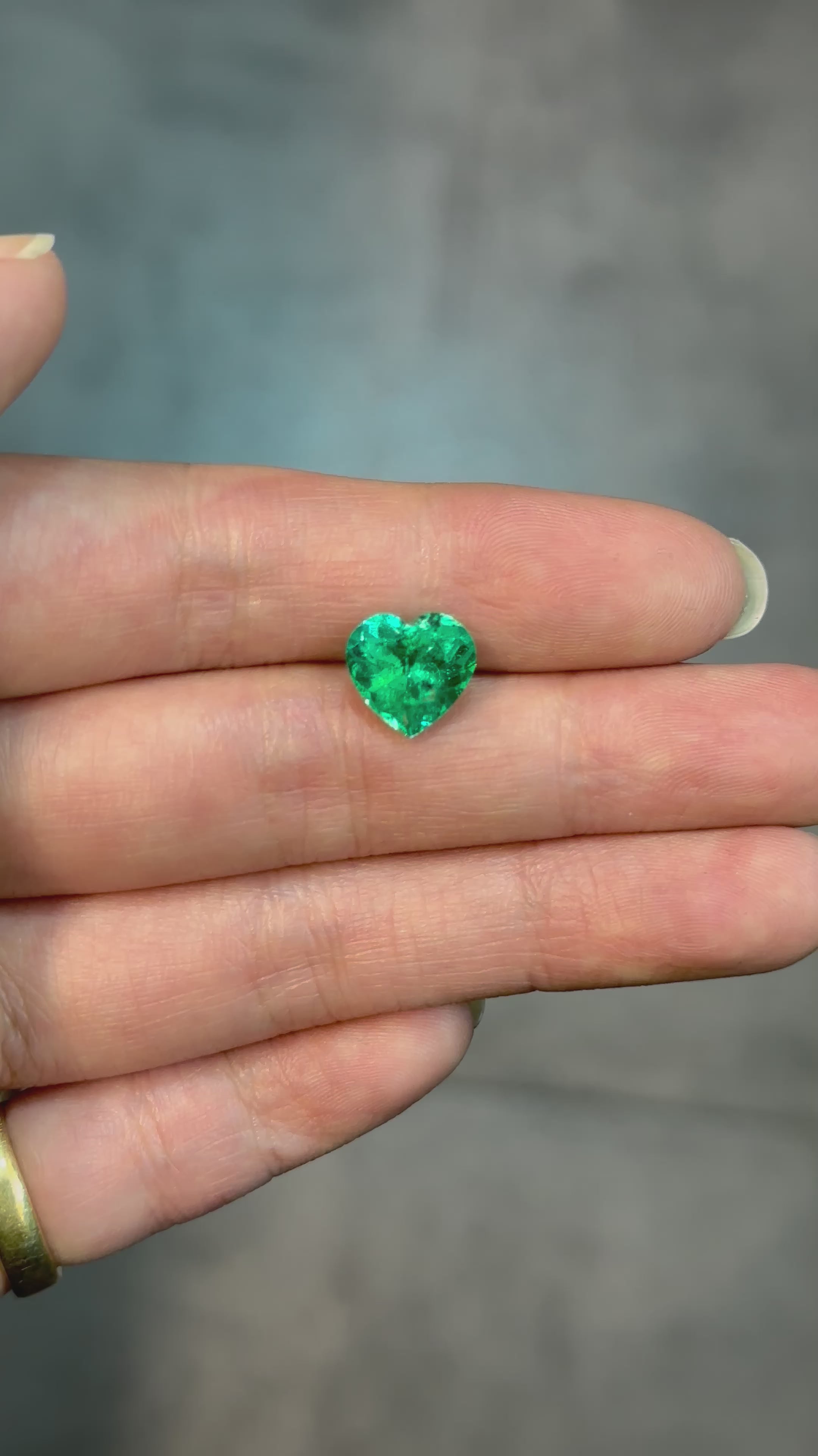 2.8 ct Colombian emerald with bright crystal appearance and dark internal carbon features