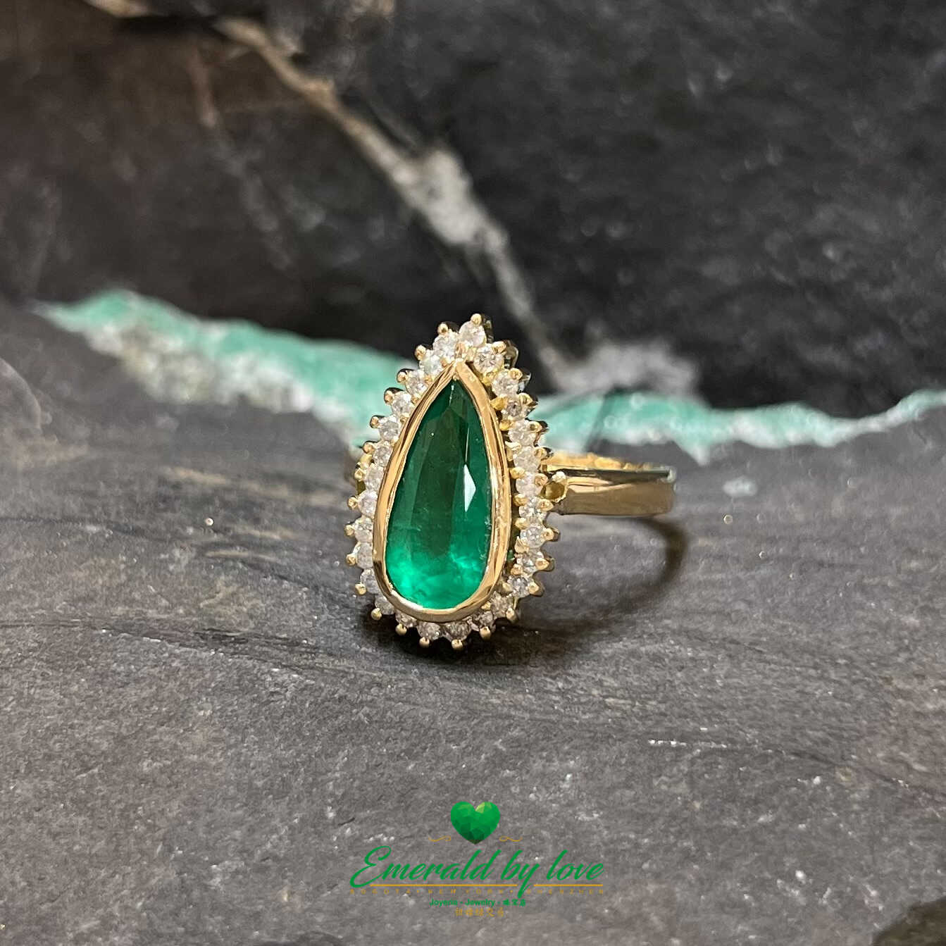 Spectacular Marquise Design: Teardrop Emerald Surrounded by Diamonds in Yellow Gold