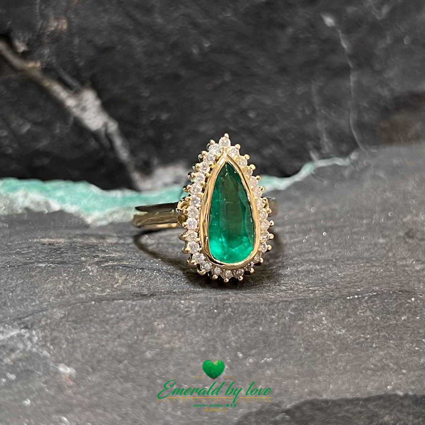 Spectacular Marquise Design: Teardrop Emerald Surrounded by Diamonds in Yellow Gold