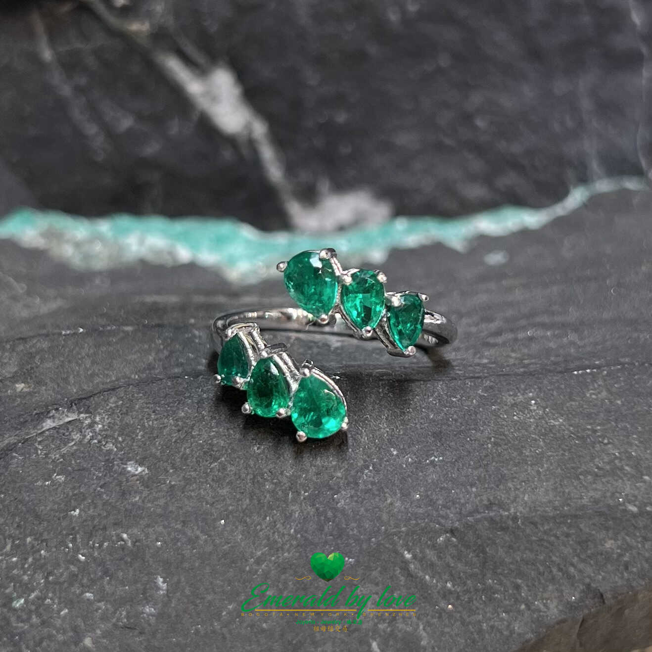 Sleek White Gold Ring: 1.31 TCW Teardrop Emeralds for a Stylish Modern Look