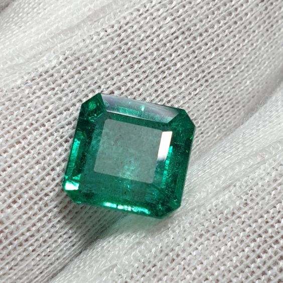 Where you must keep your Colombian emeralds after you buy them