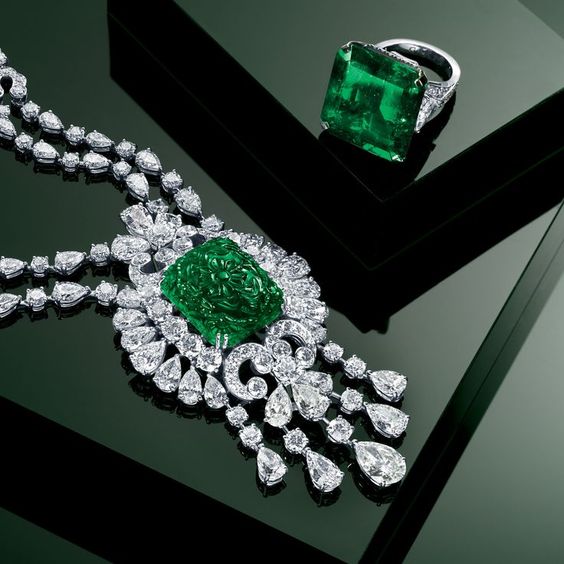 How to choose the perfect size for an emerald?